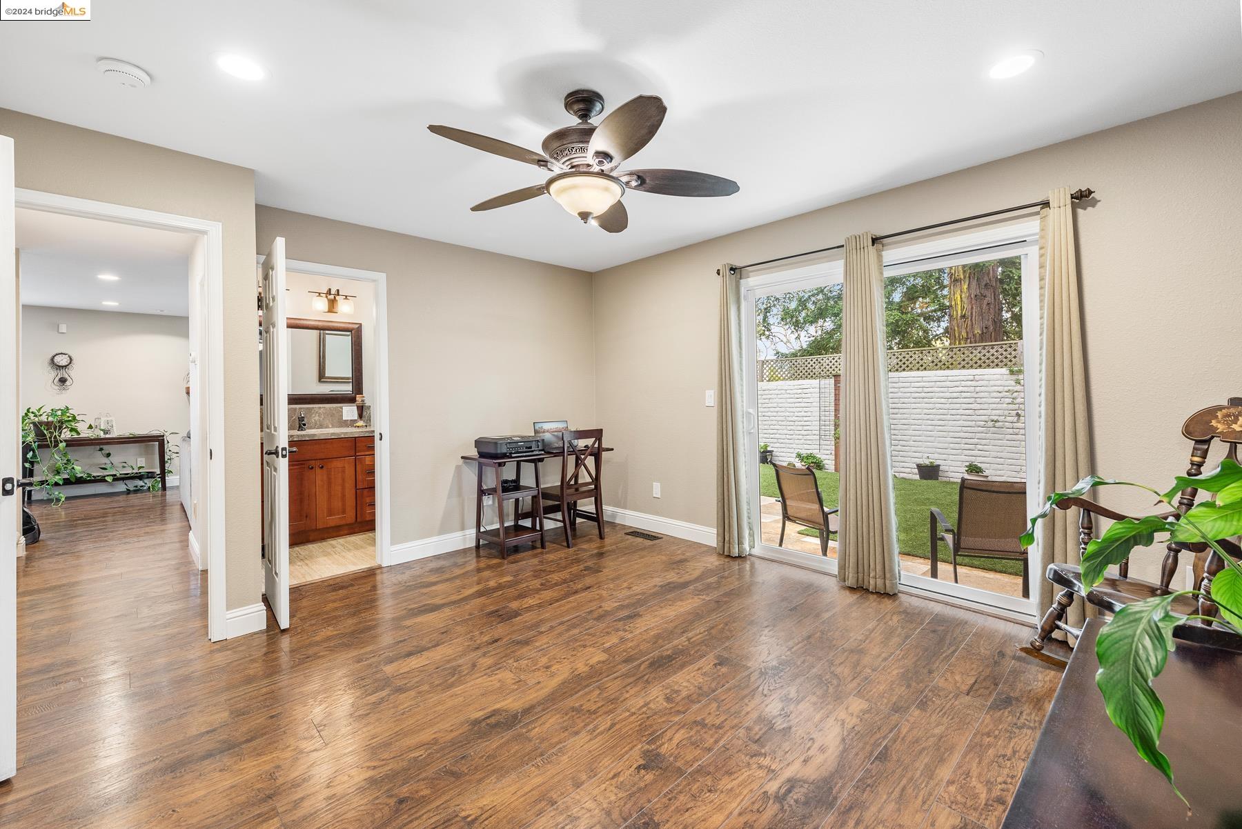 911 Hacienda Cir