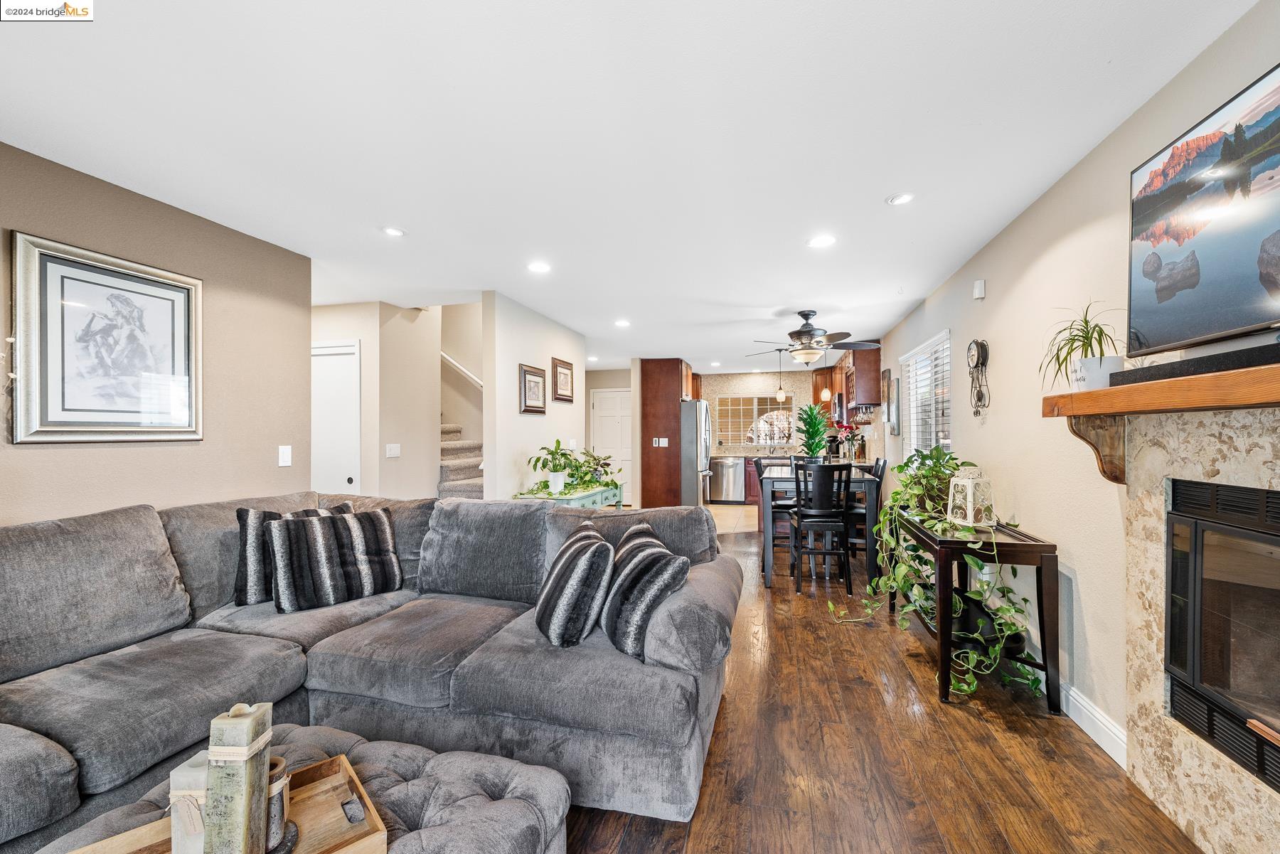 911 Hacienda Cir