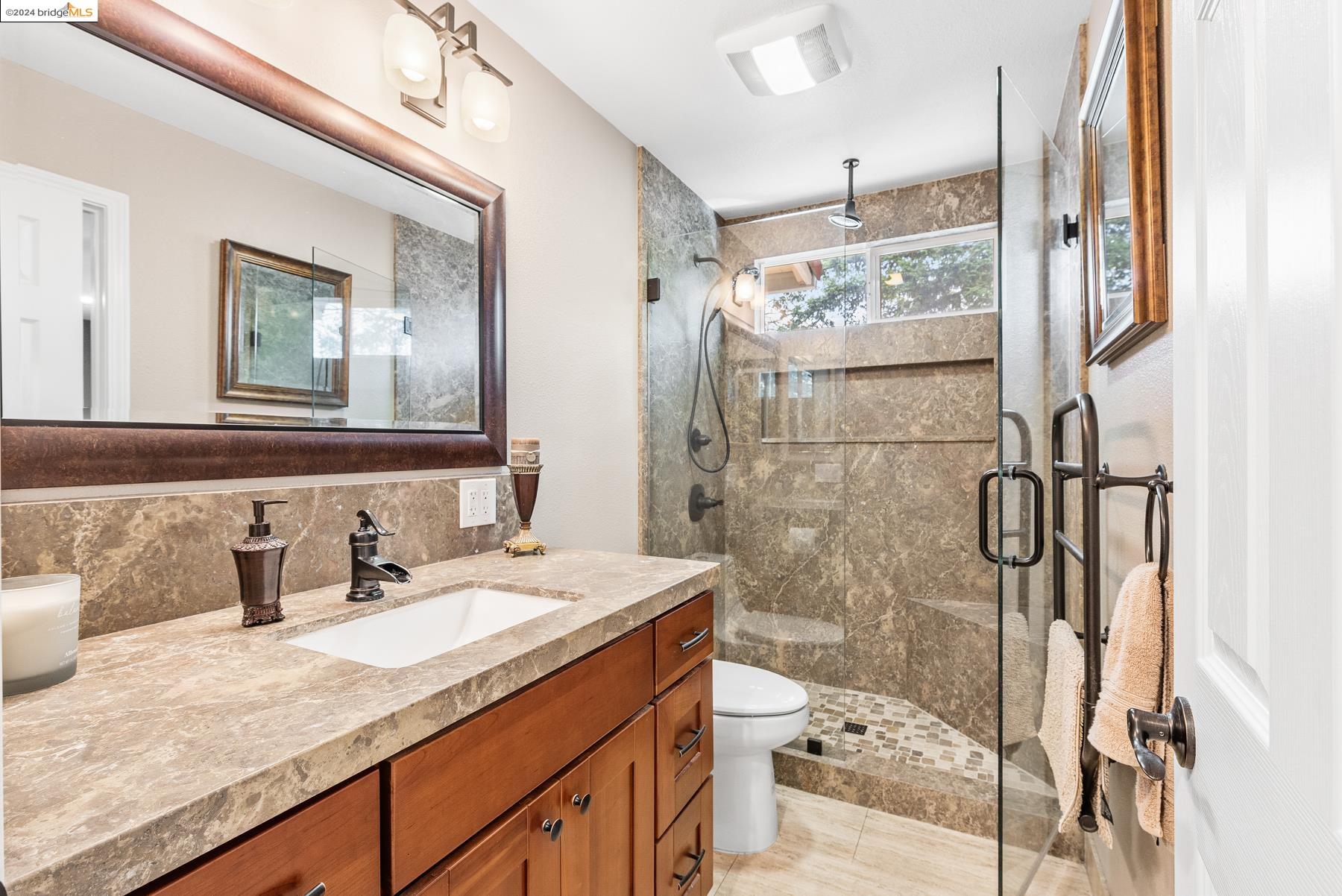 911 Hacienda Cir