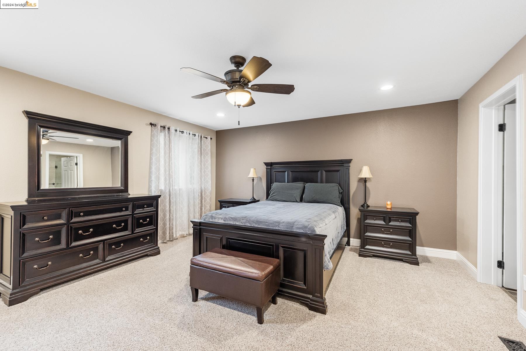 911 Hacienda Cir