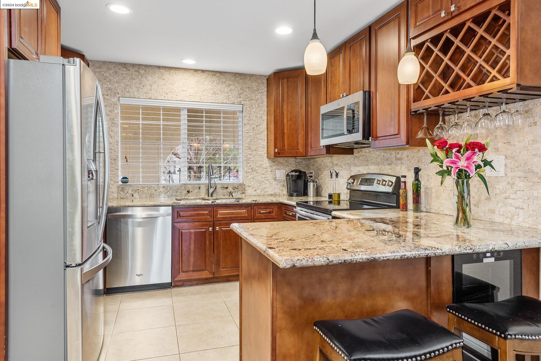 911 Hacienda Cir