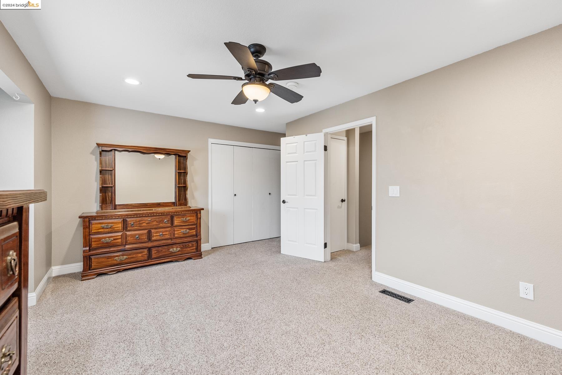 911 Hacienda Cir