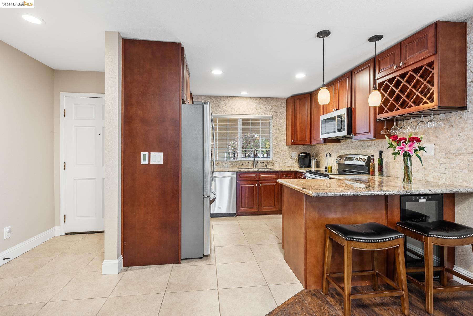911 Hacienda Cir