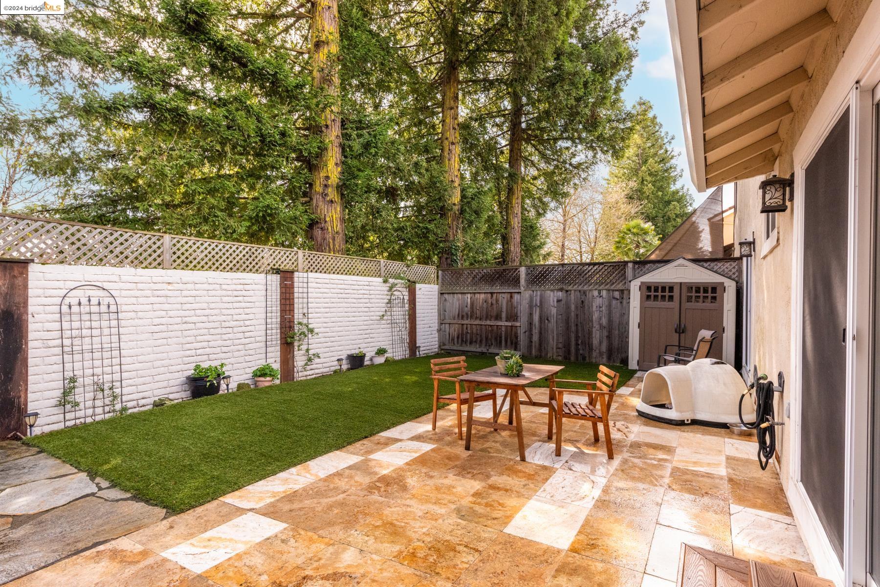911 Hacienda Cir
