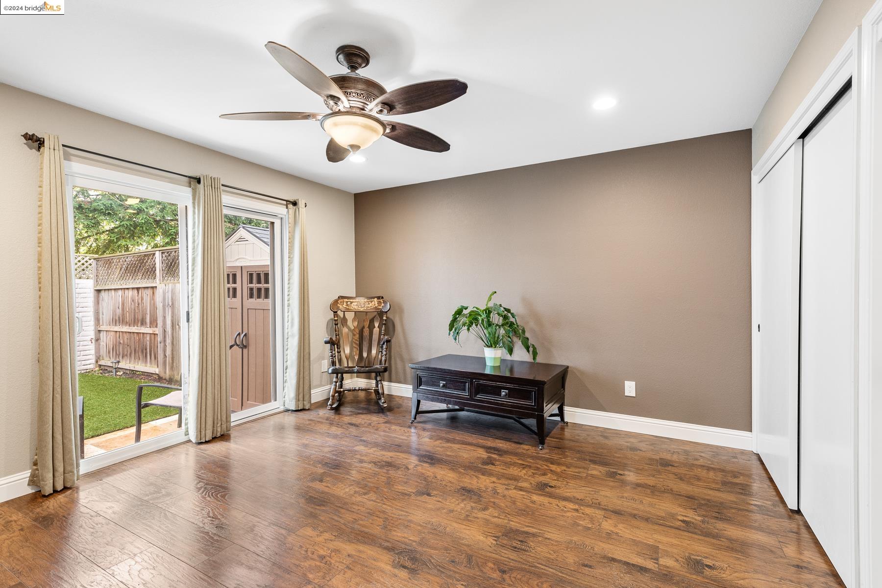 911 Hacienda Cir