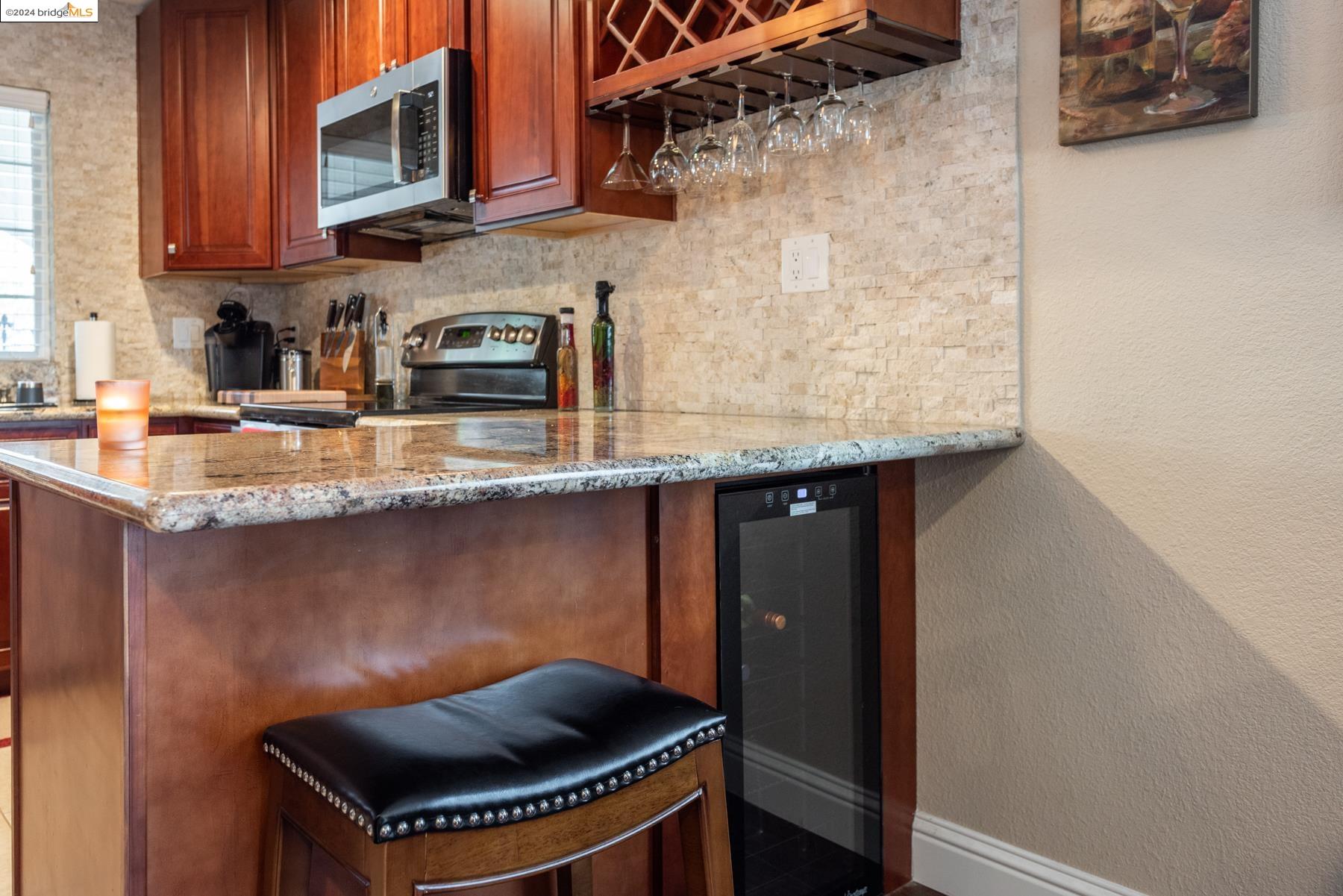 911 Hacienda Cir
