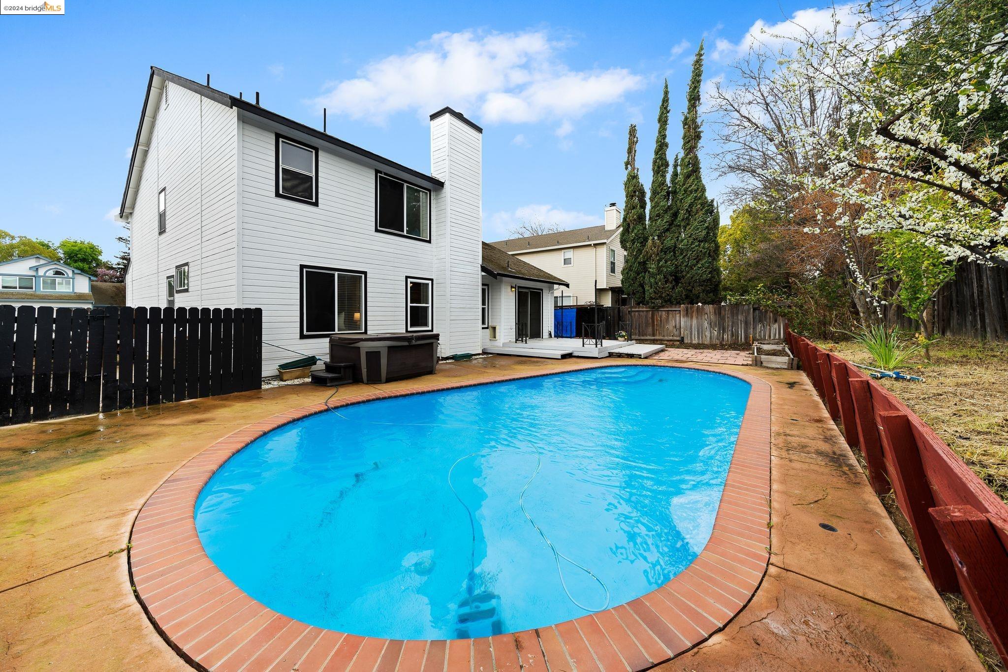 2320 Windsor Ln