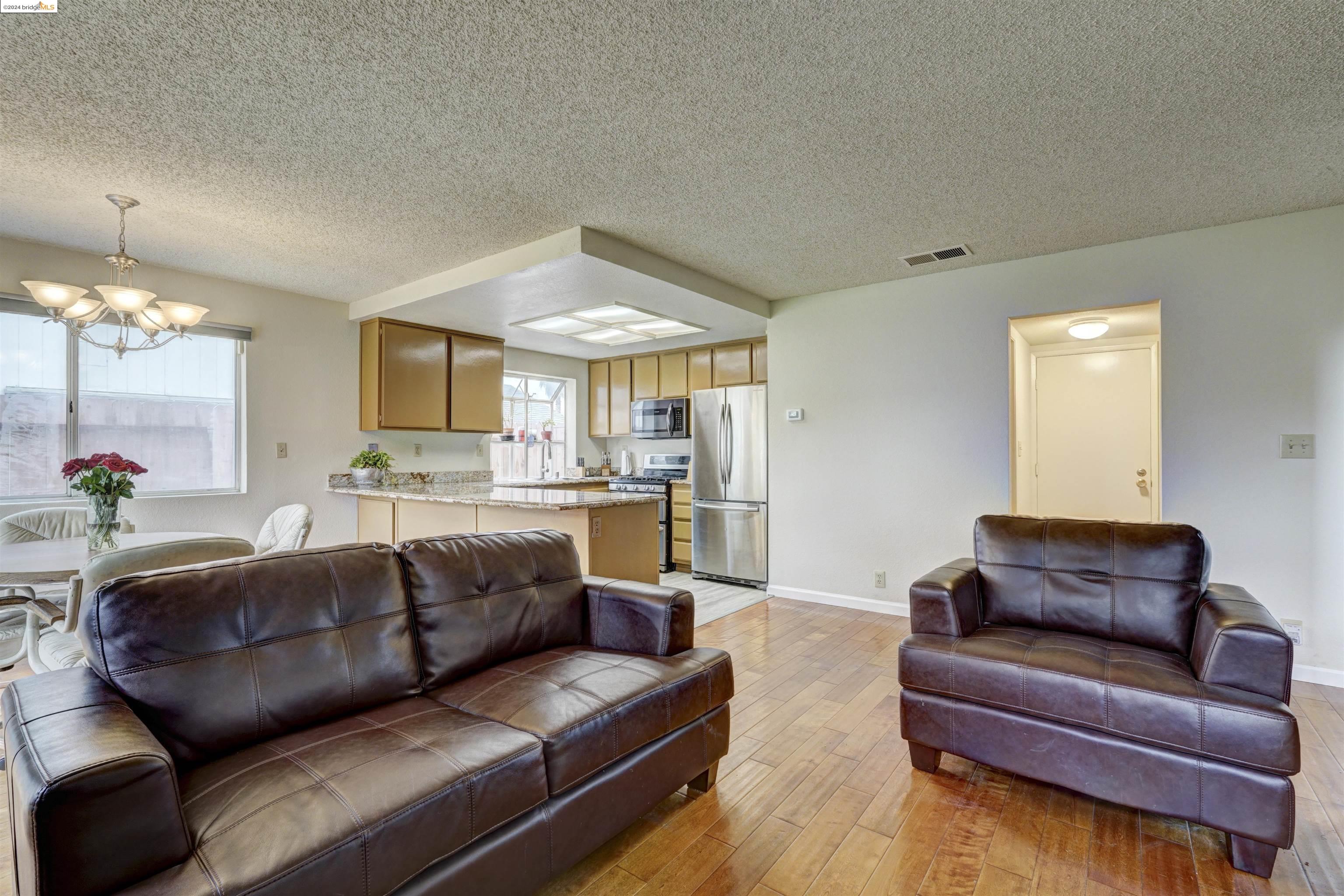 142 Vanessa St