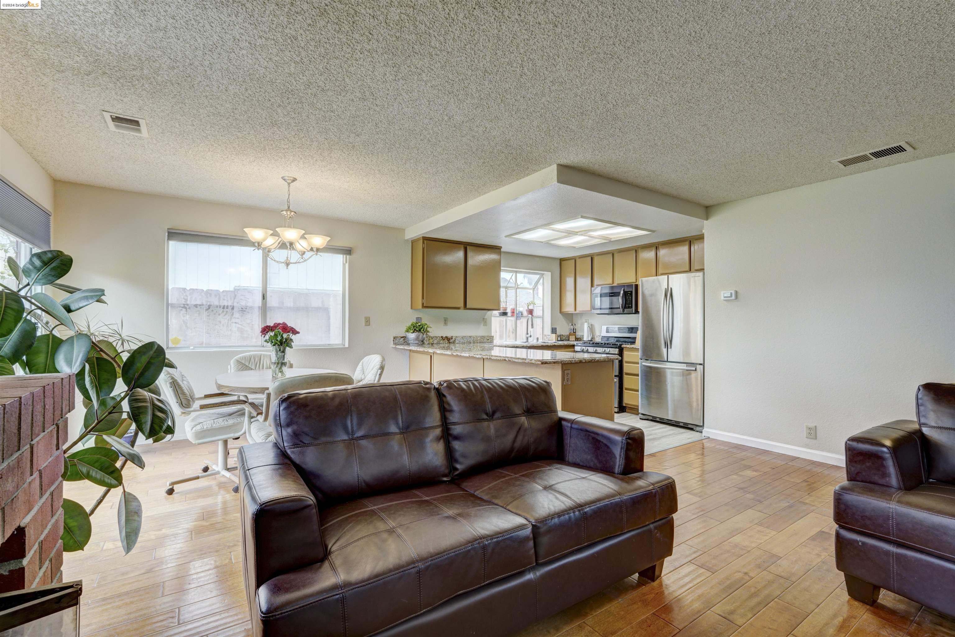 142 Vanessa St