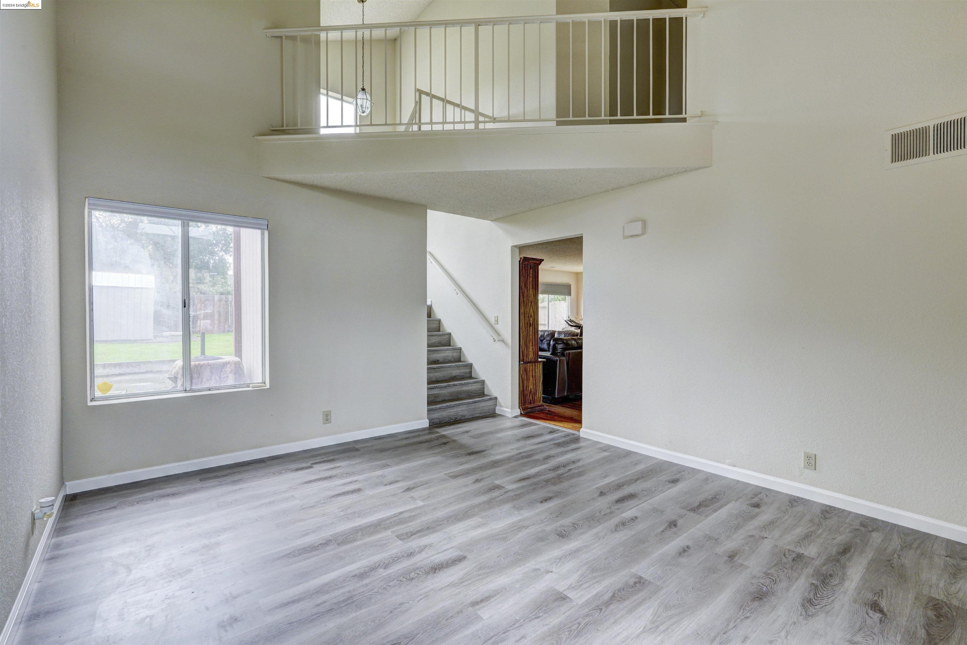 142 Vanessa St