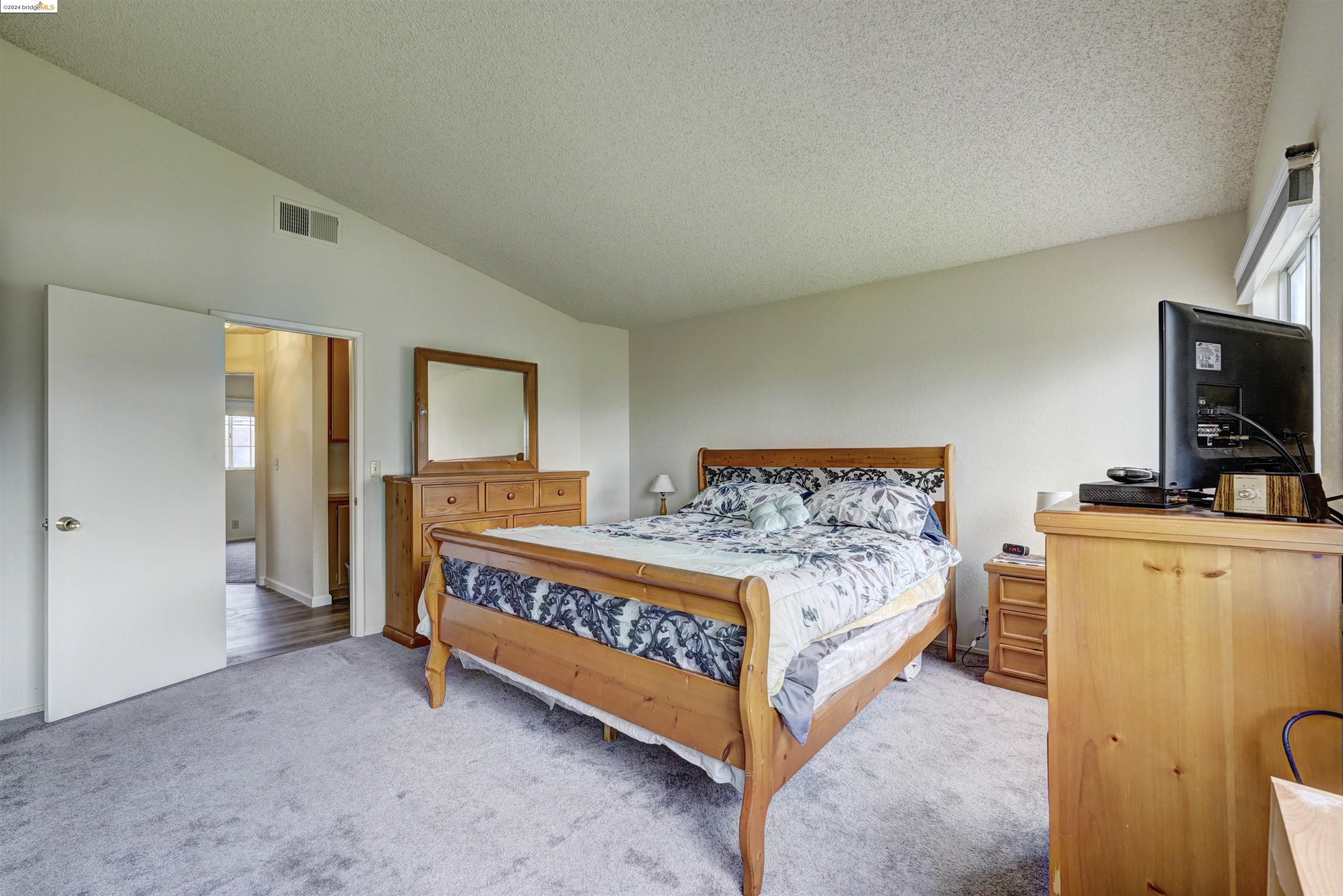 142 Vanessa St