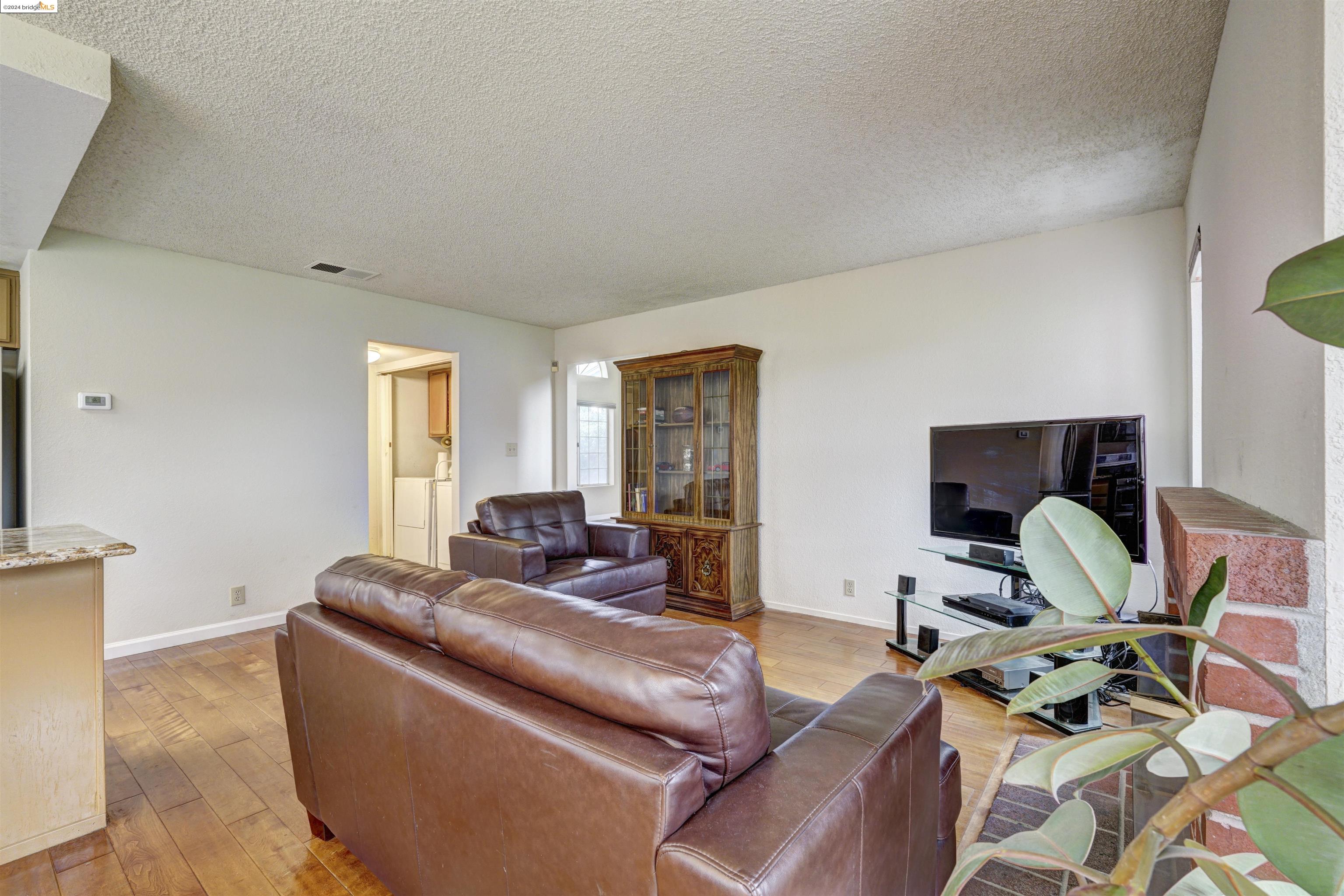 142 Vanessa St