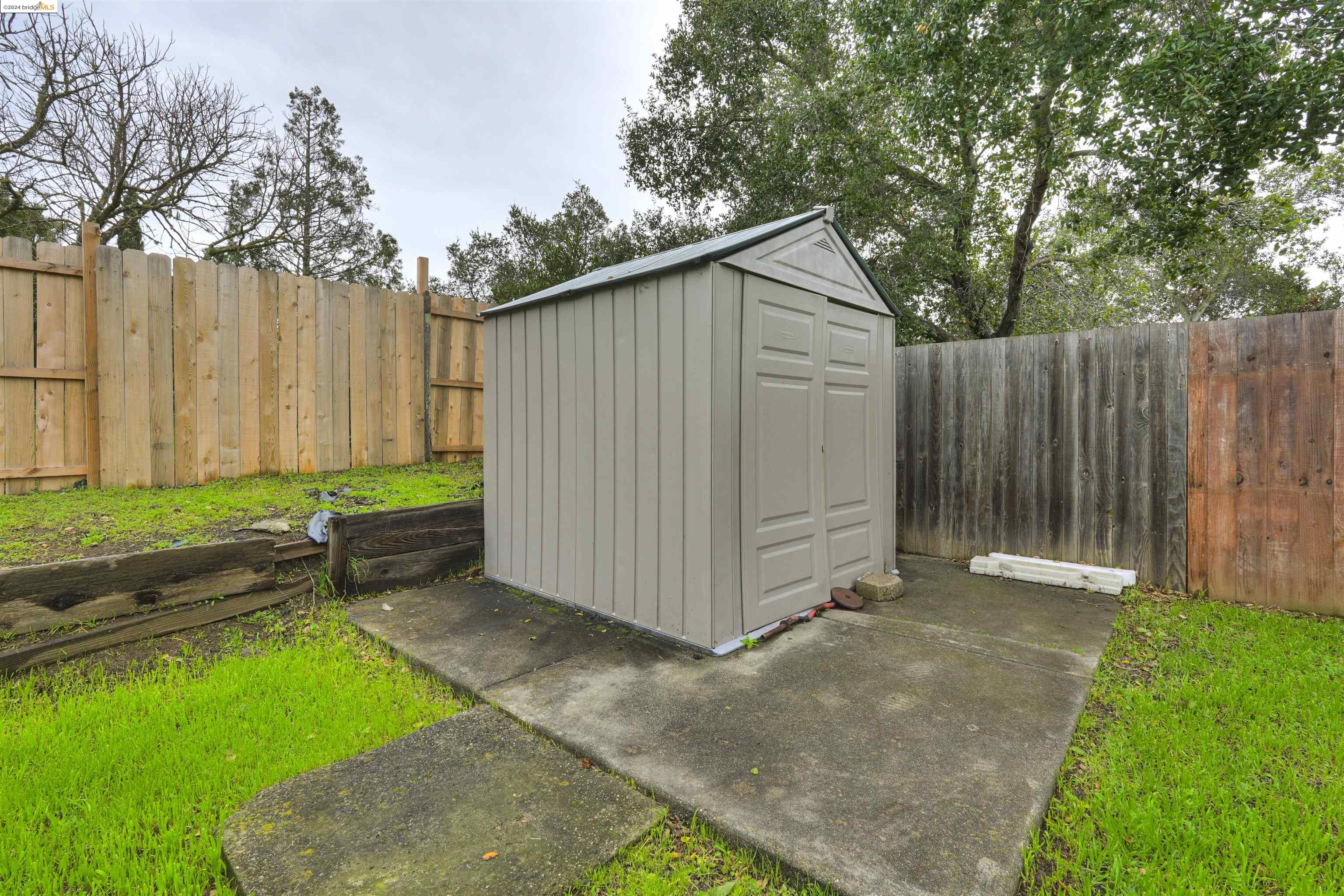 142 Vanessa St