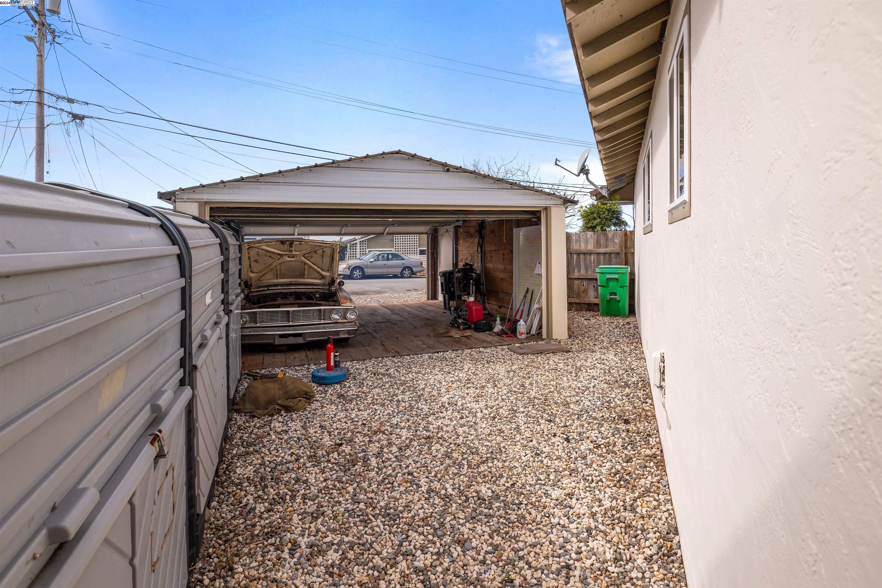 2062 Altamont Rd
