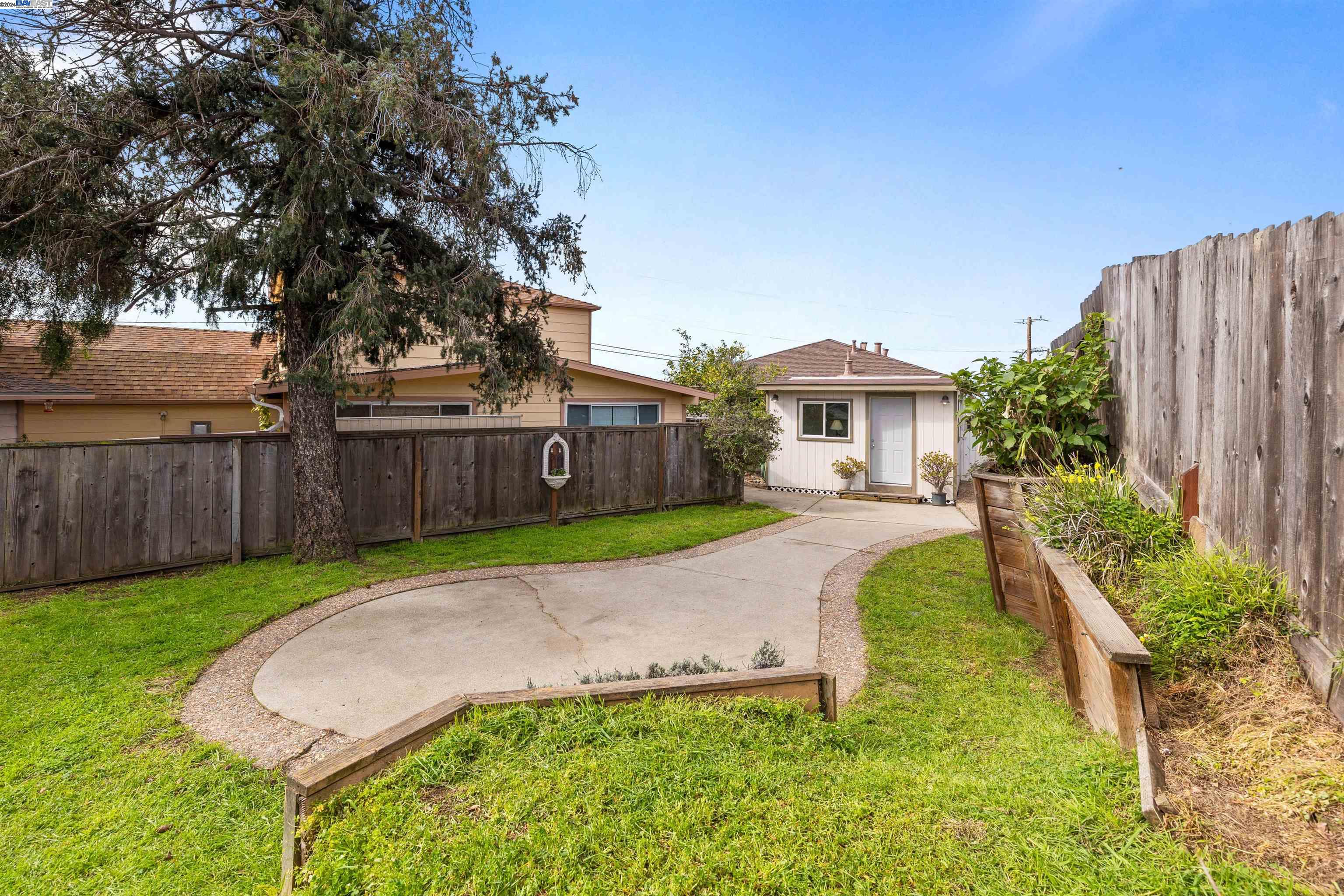 2062 Altamont Rd