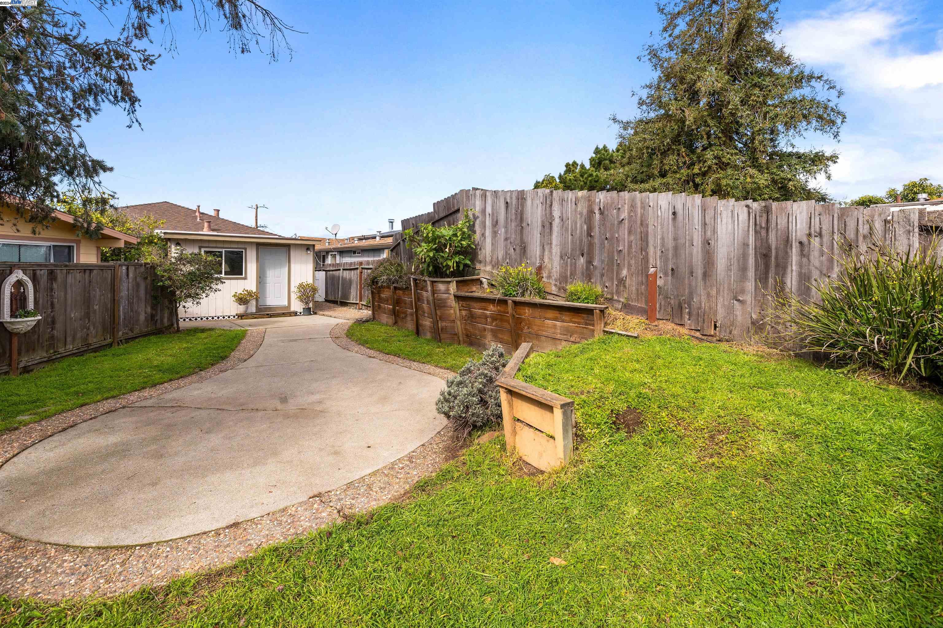 2062 Altamont Rd