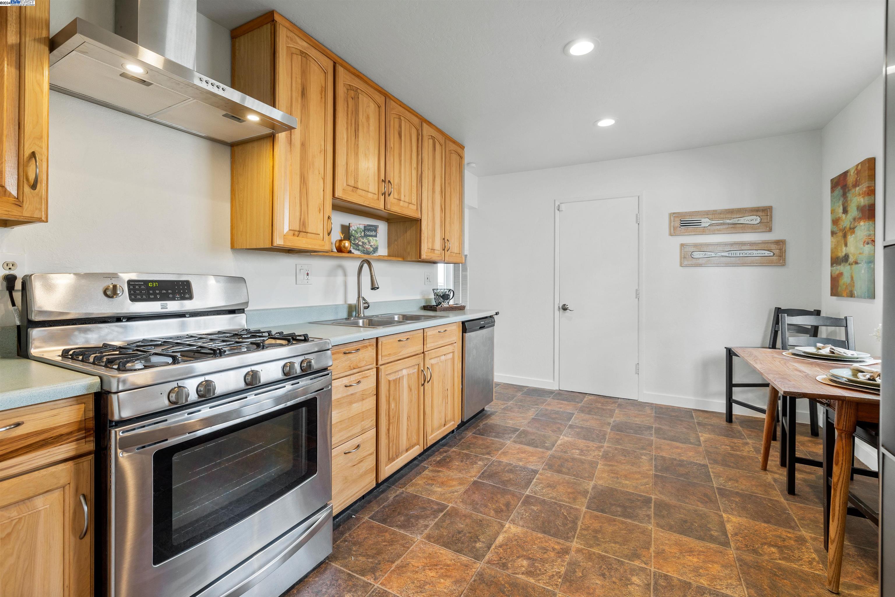 2062 Altamont Rd