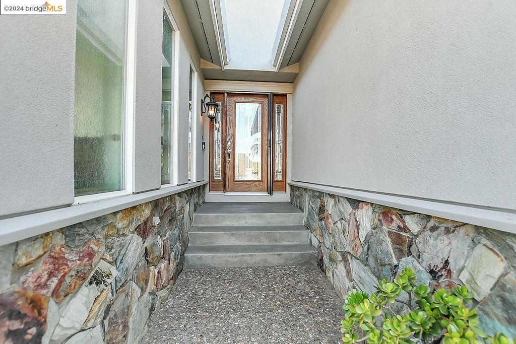 60 Discovery Bay Blvd