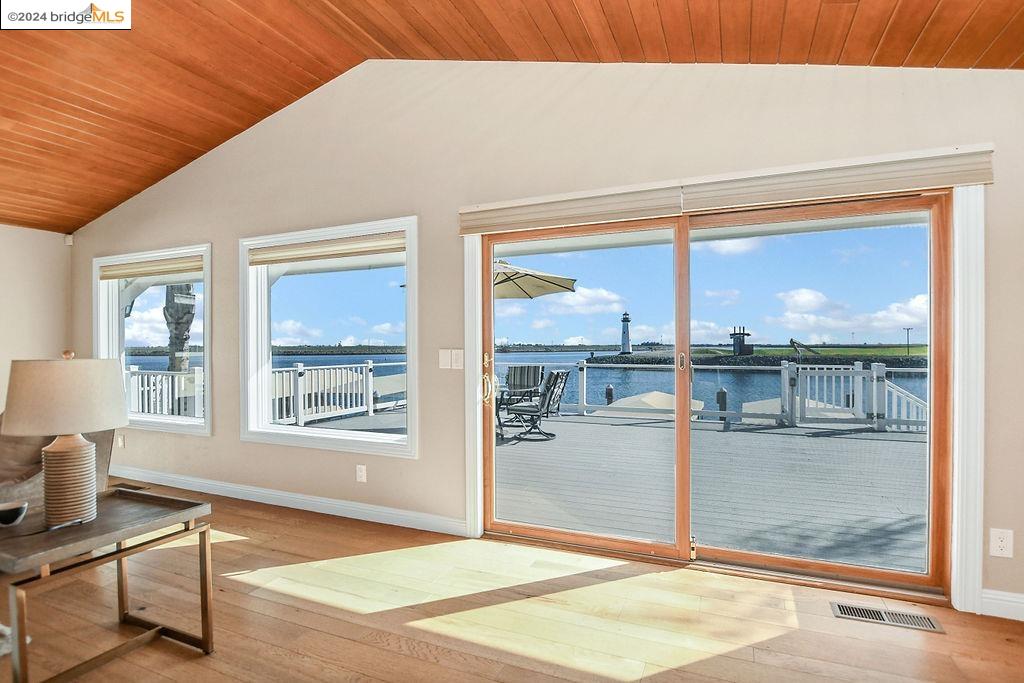 60 Discovery Bay Blvd