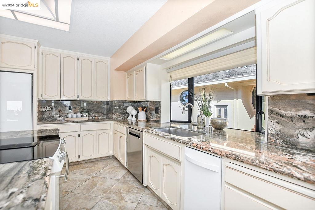 60 Discovery Bay Blvd