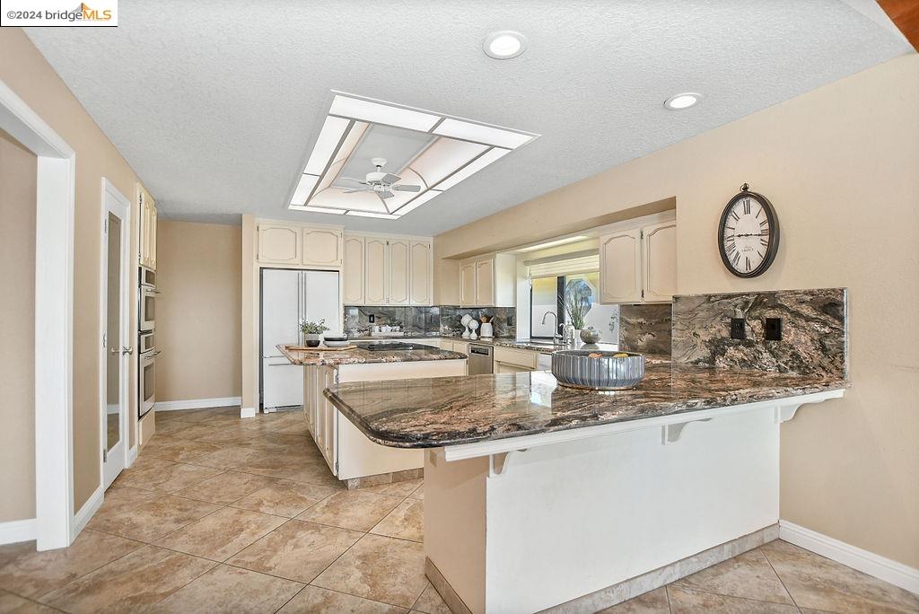 60 Discovery Bay Blvd