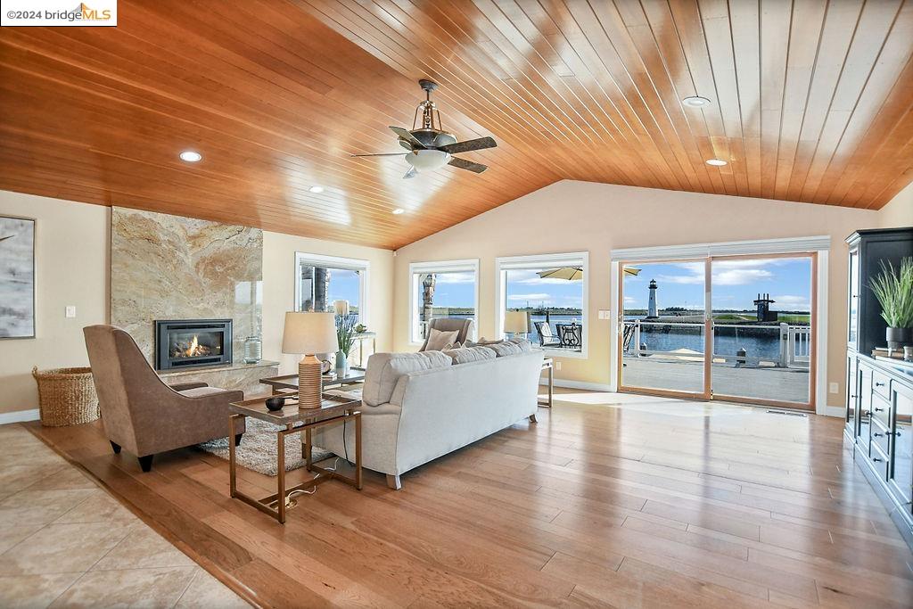 60 Discovery Bay Blvd