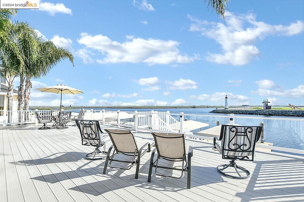 60 Discovery Bay Blvd