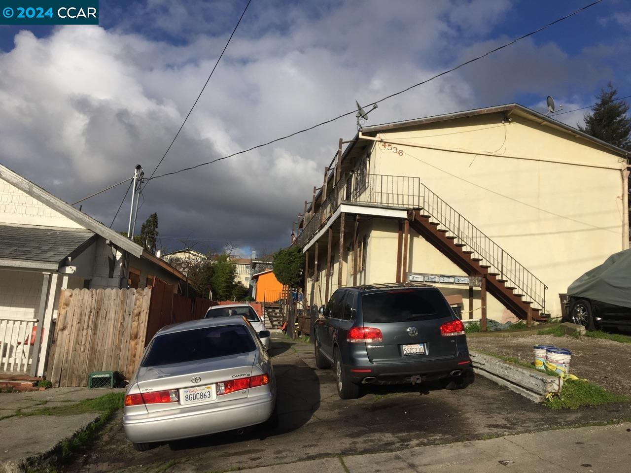 4536 Thompson St