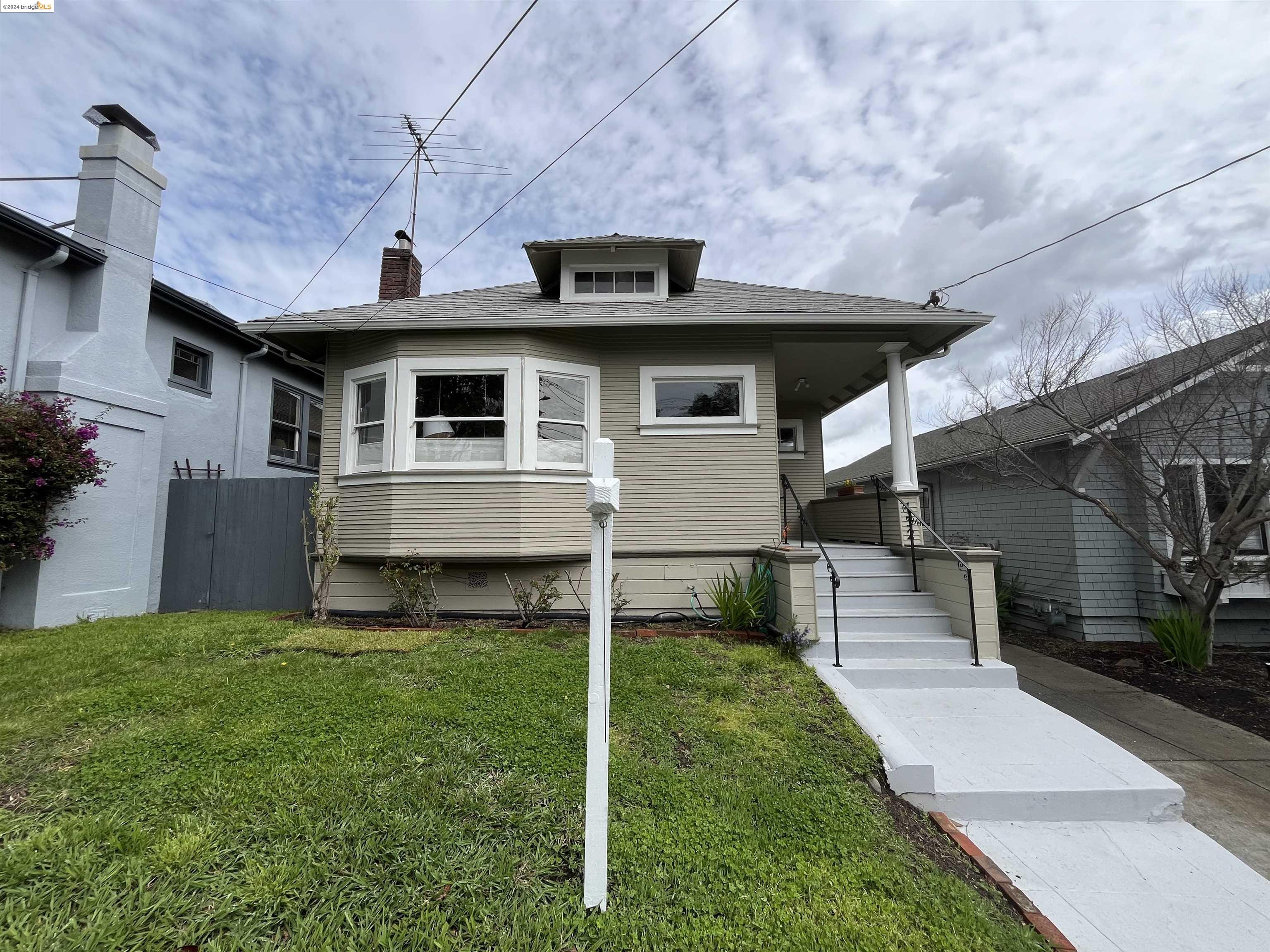 132 Sunnyside Ave