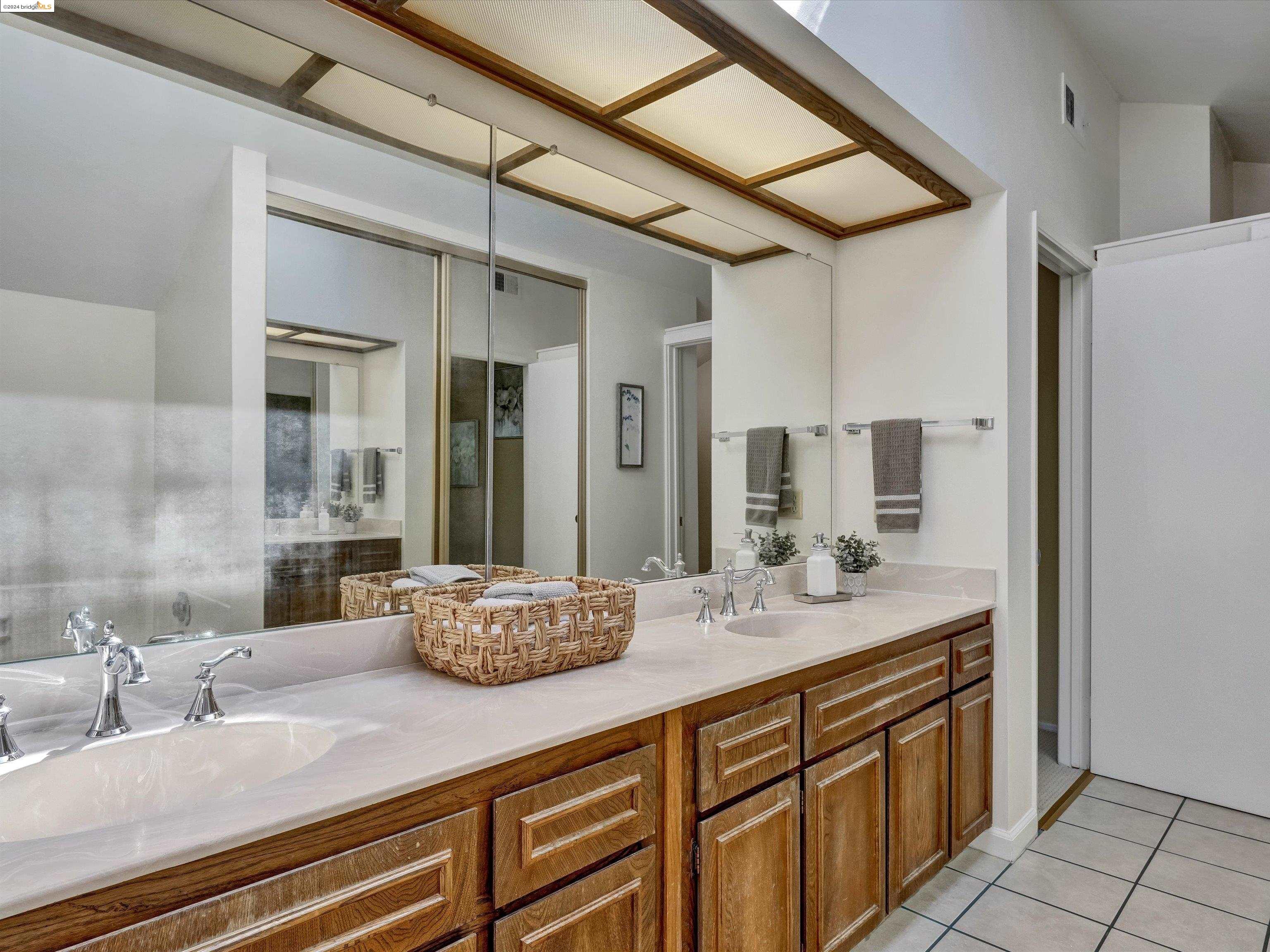 2444 Croyden Ct