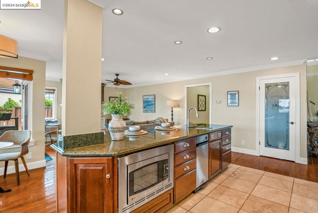 2175 Sand Point Rd