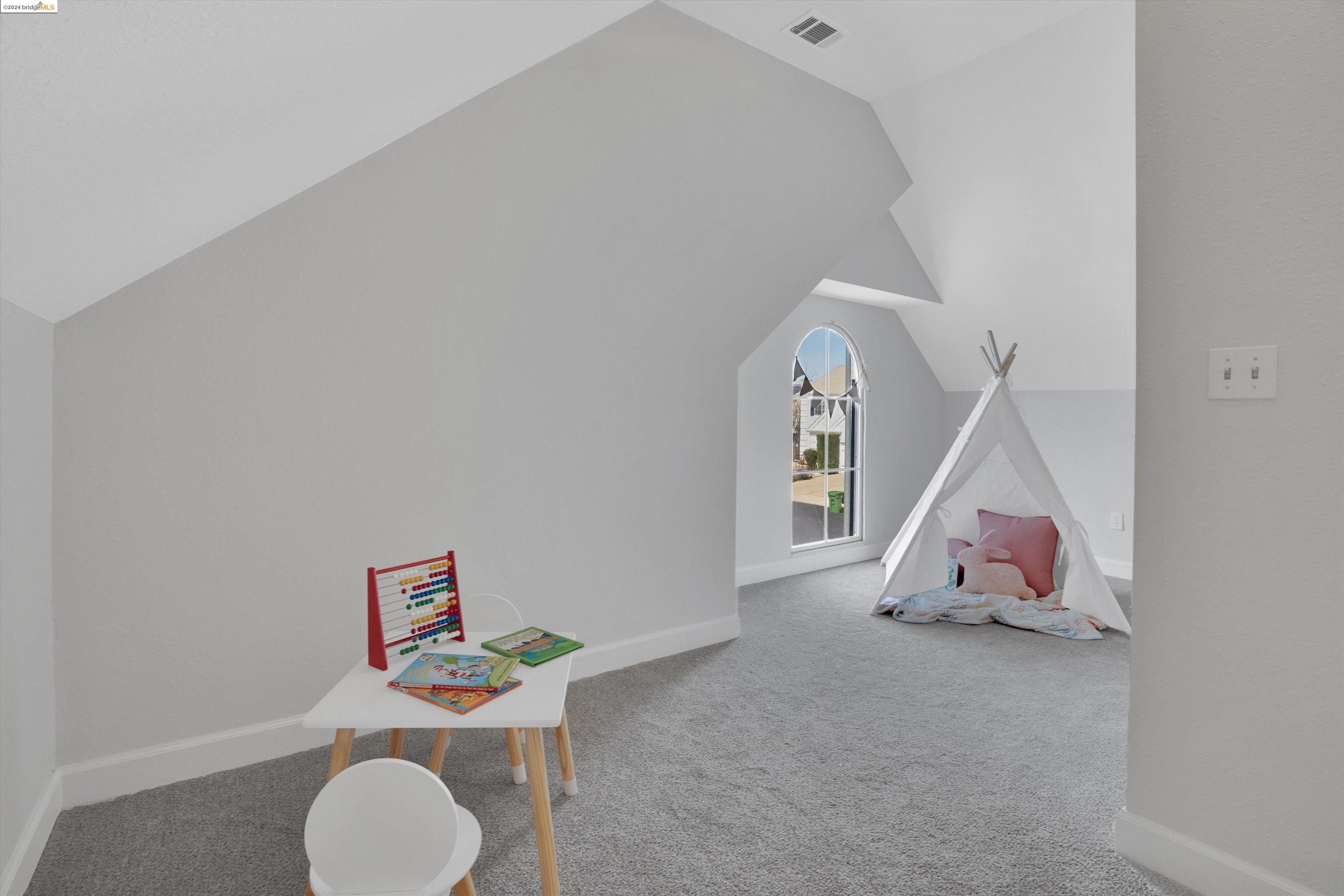 144 Canfield Ct
