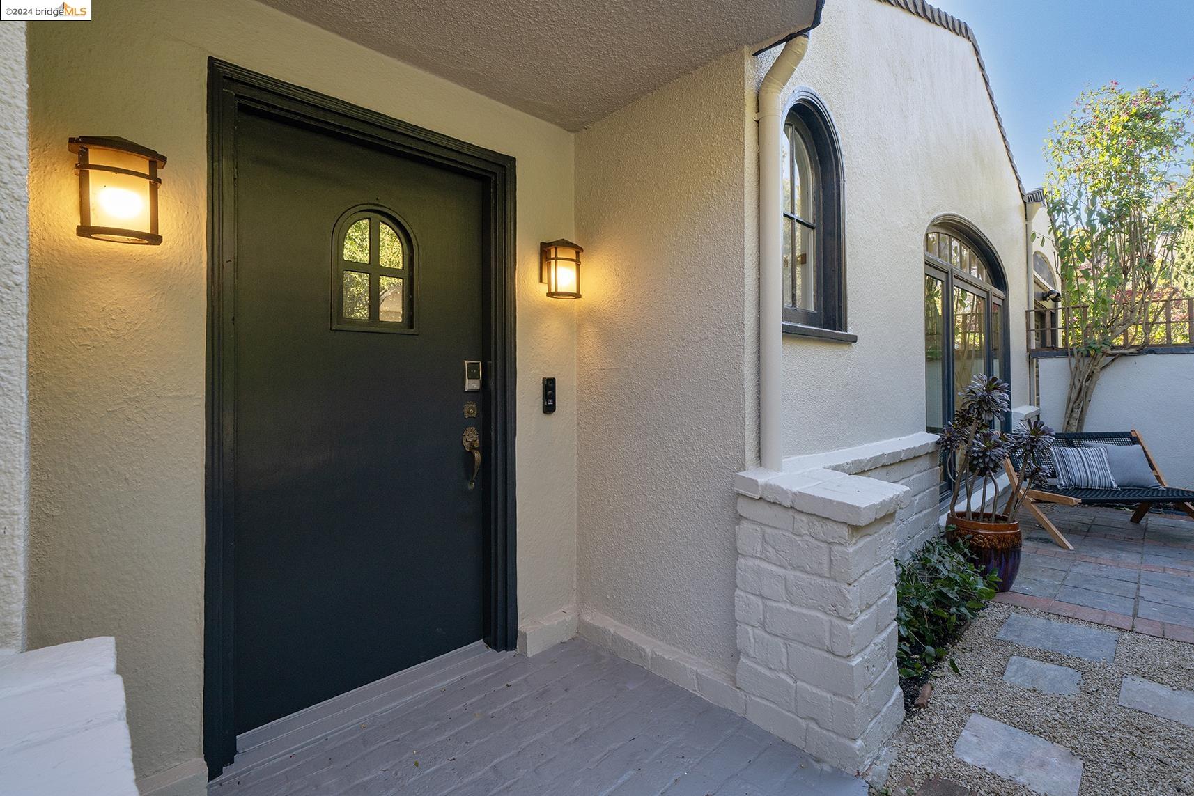 6017 Buena Vista Ave