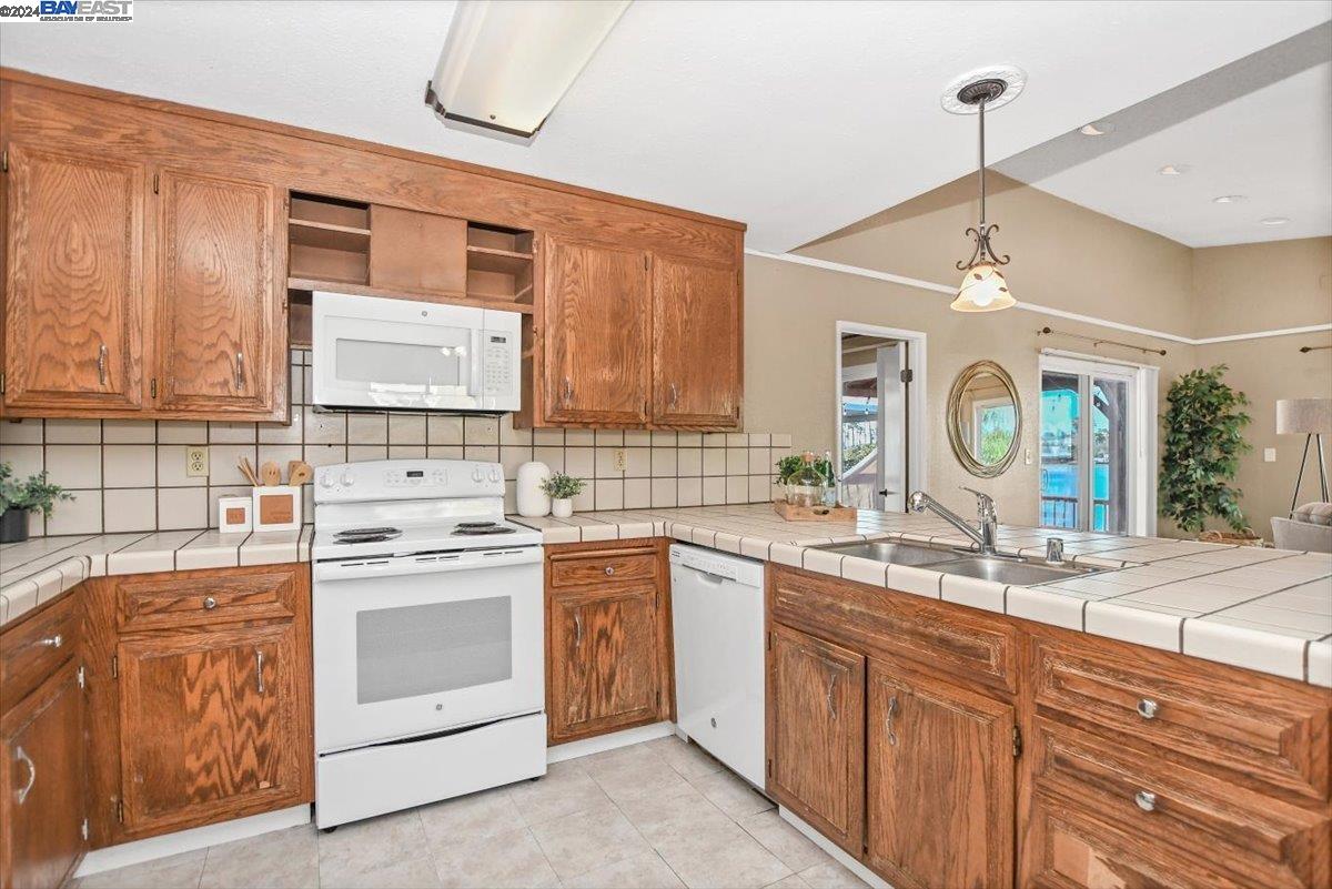 5379 Willow Lake Ct