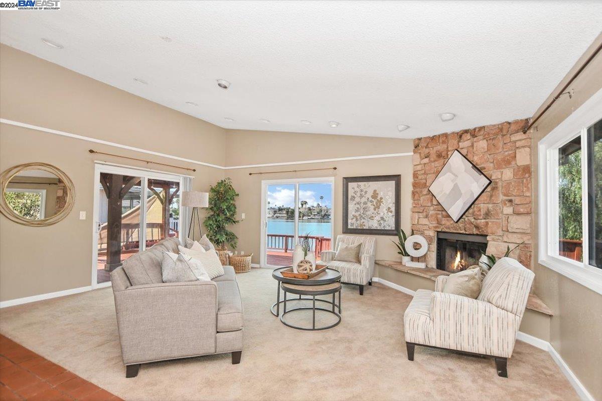 5379 Willow Lake Ct