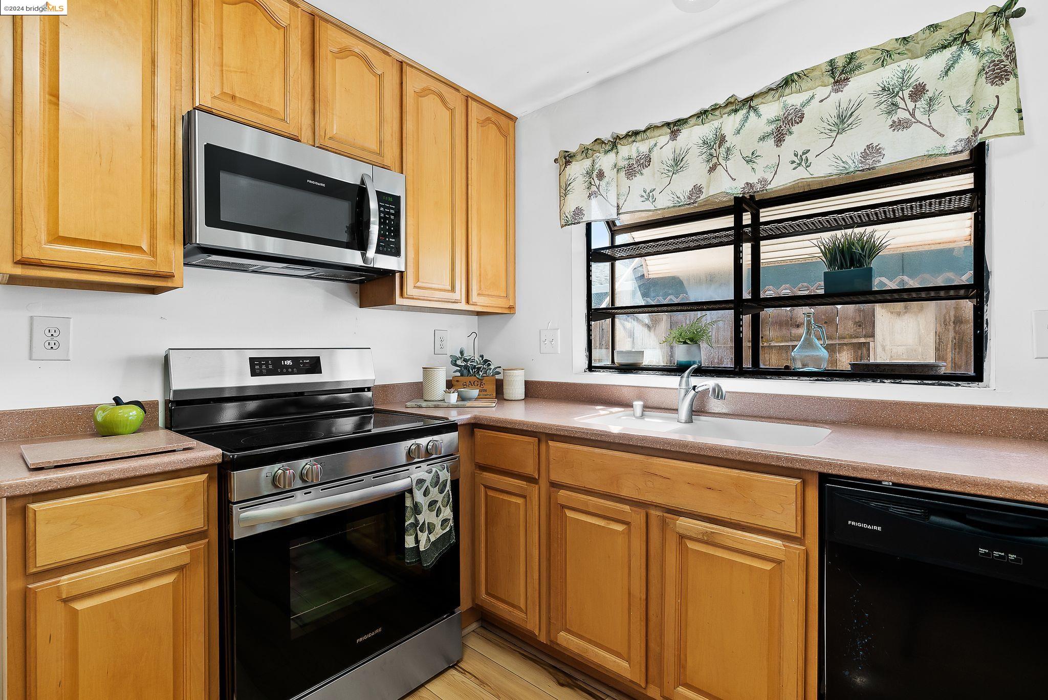 1571 Gamay Cir