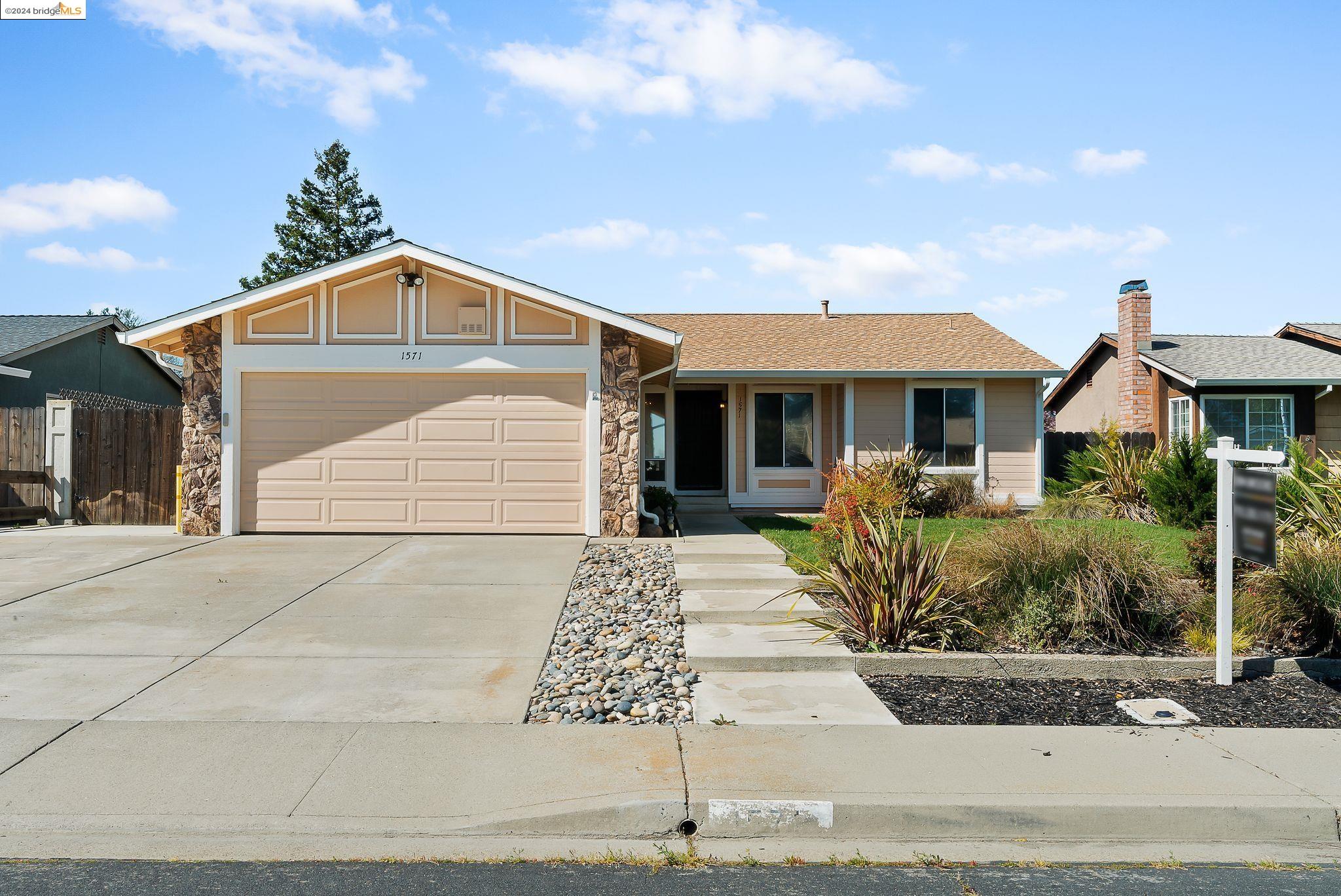1571 Gamay Cir