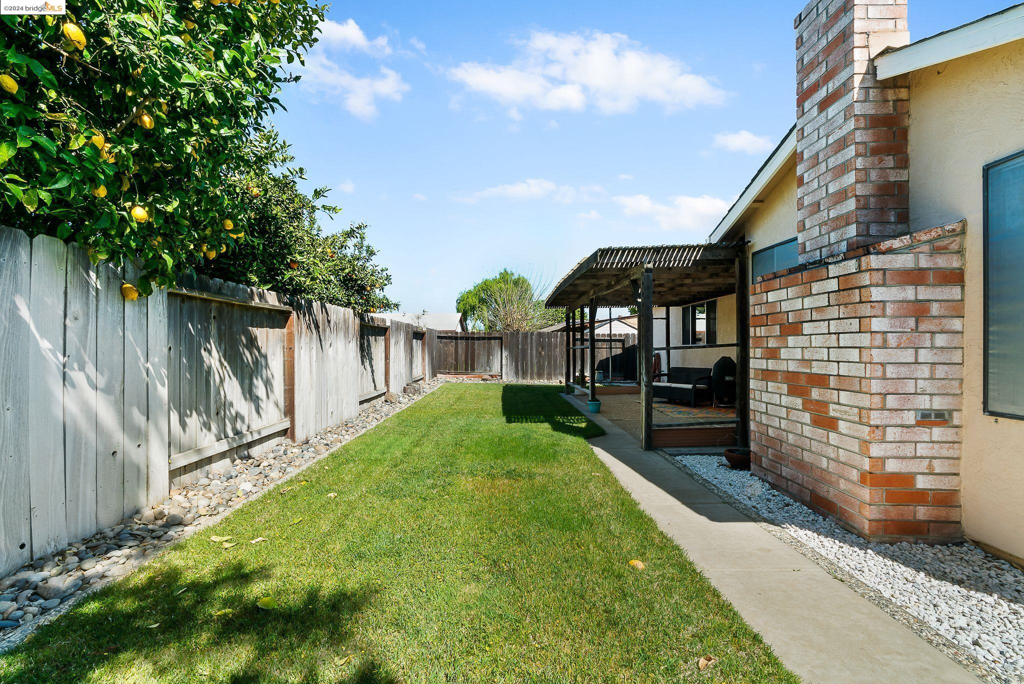 1571 Gamay Cir