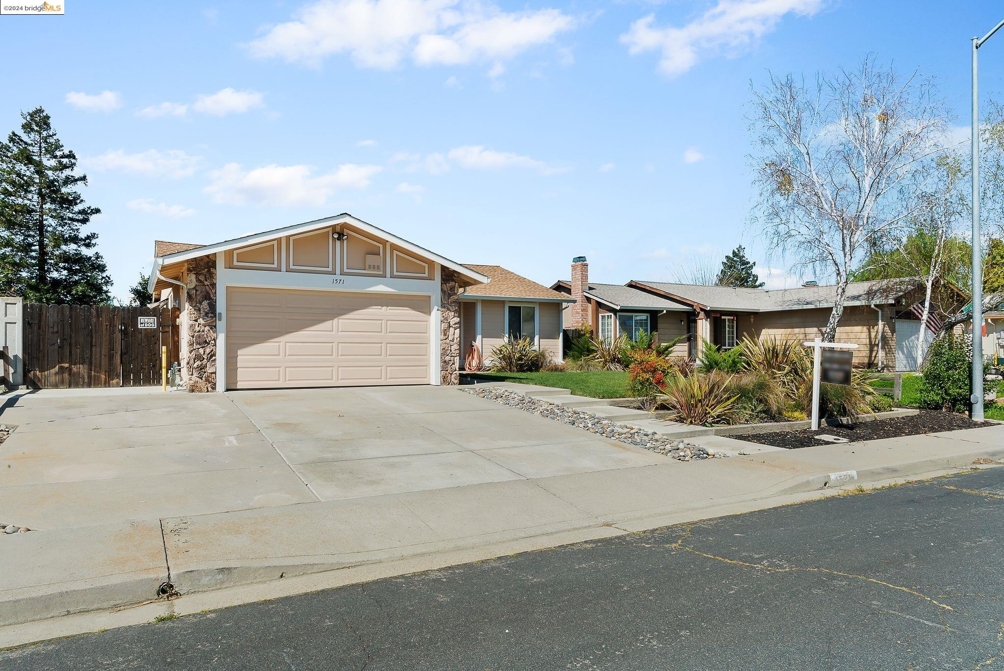 1571 Gamay Cir