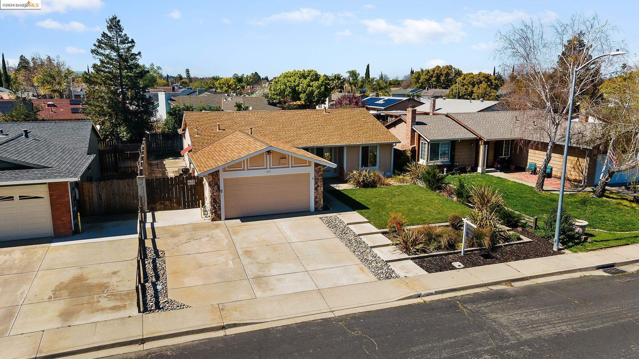 1571 Gamay Cir