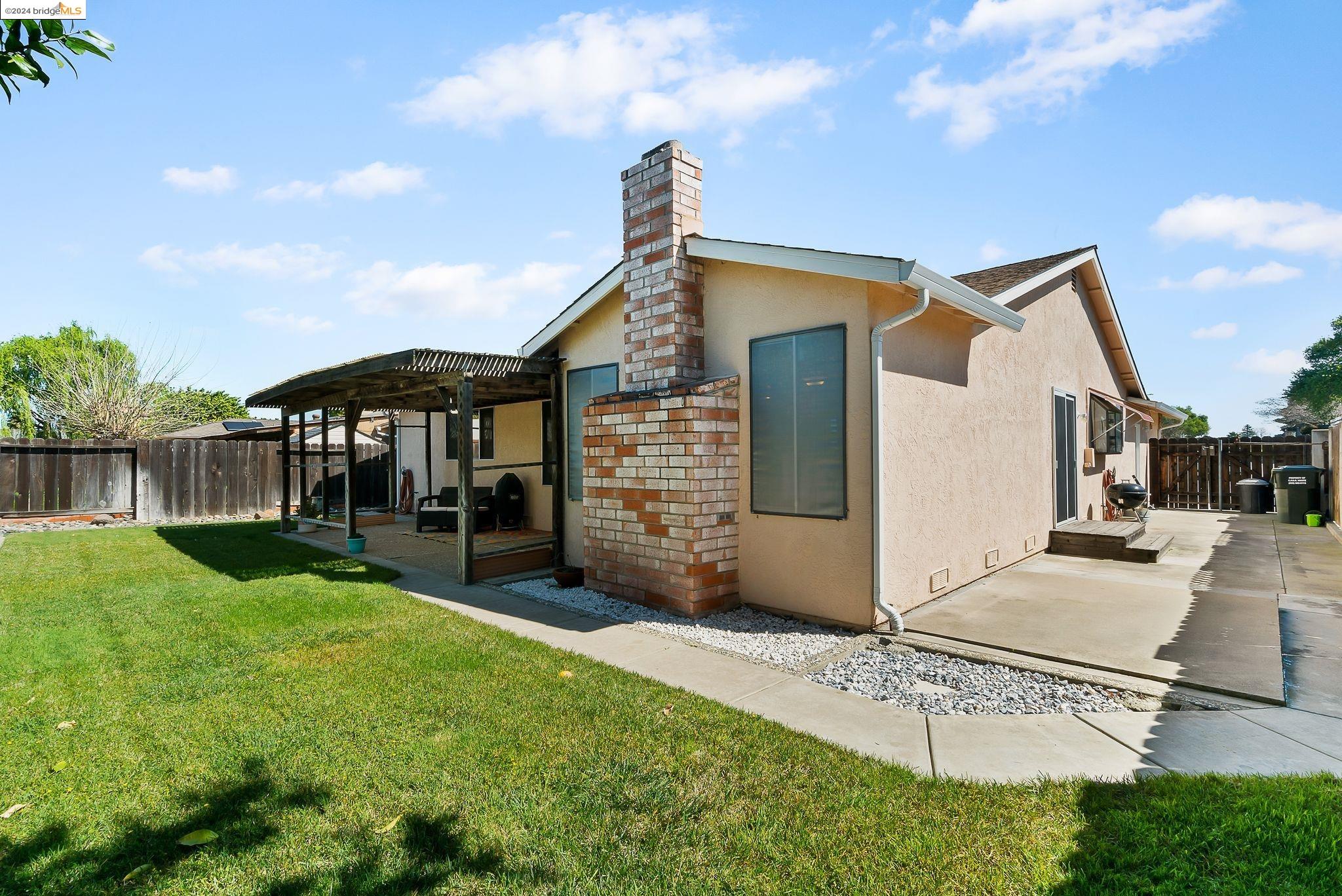 1571 Gamay Cir