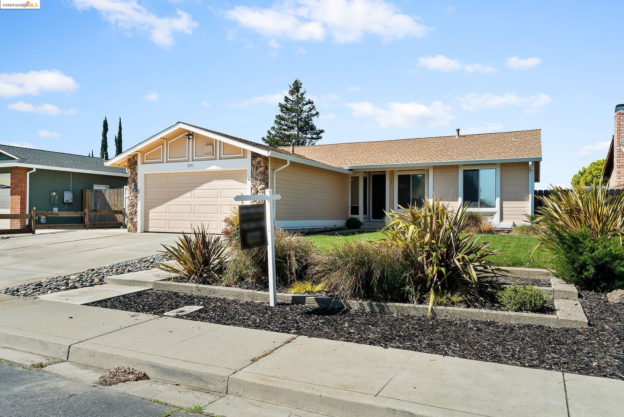 1571 Gamay Cir