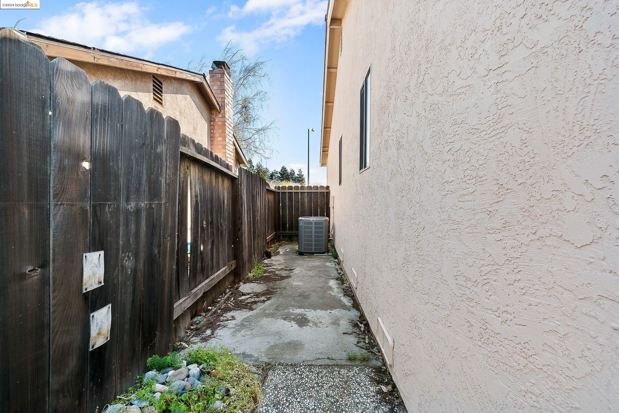 1571 Gamay Cir