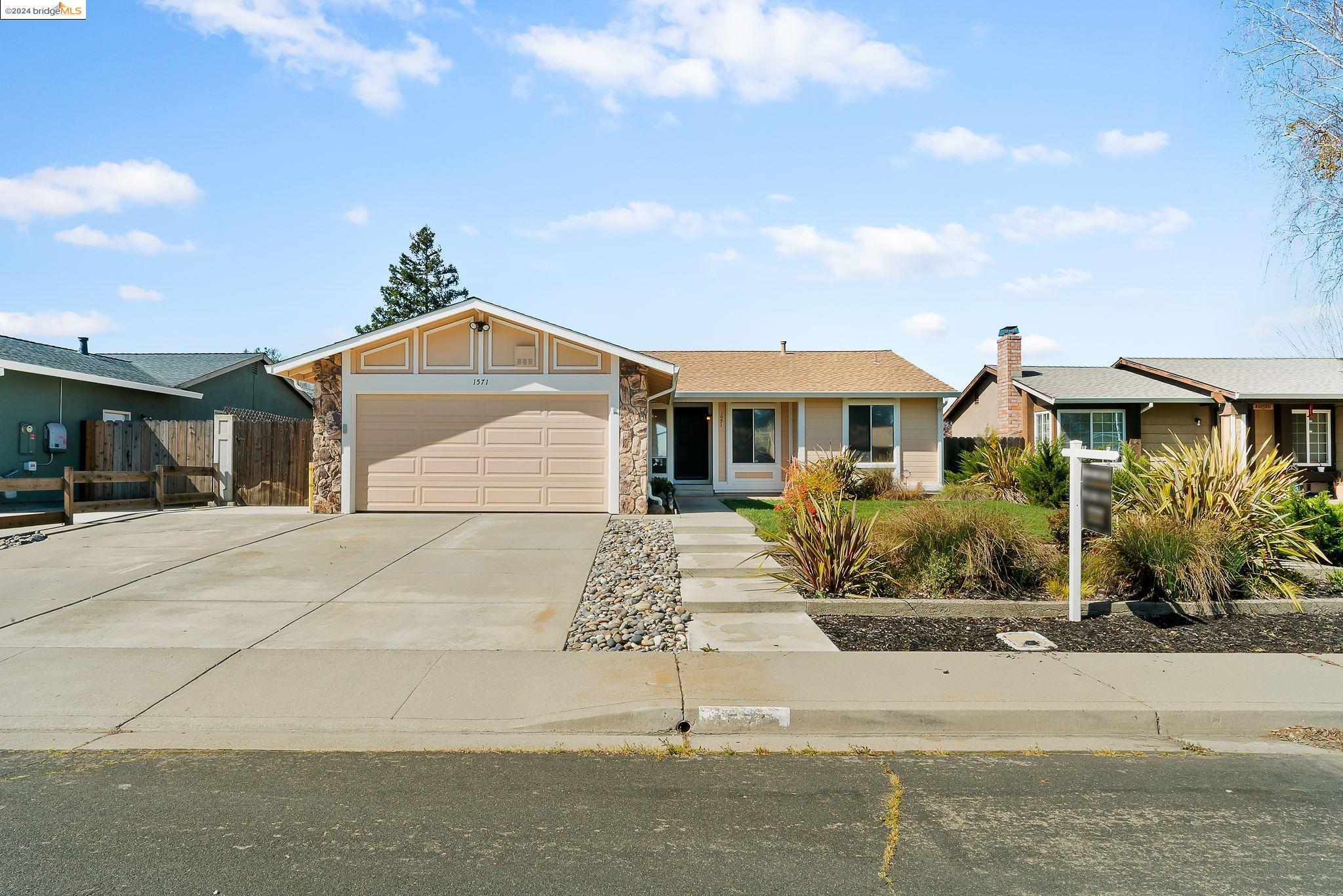 1571 Gamay Cir