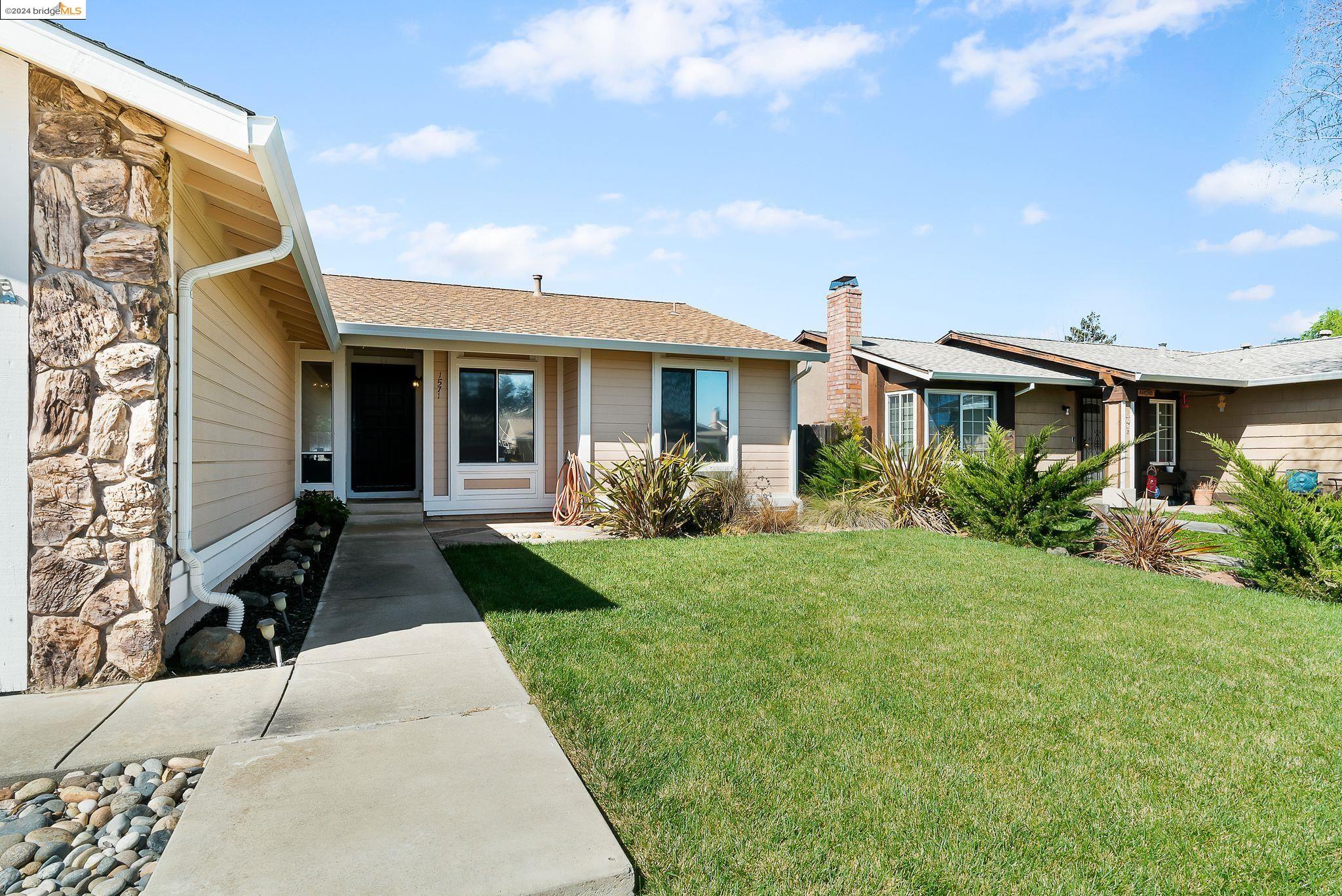 1571 Gamay Cir