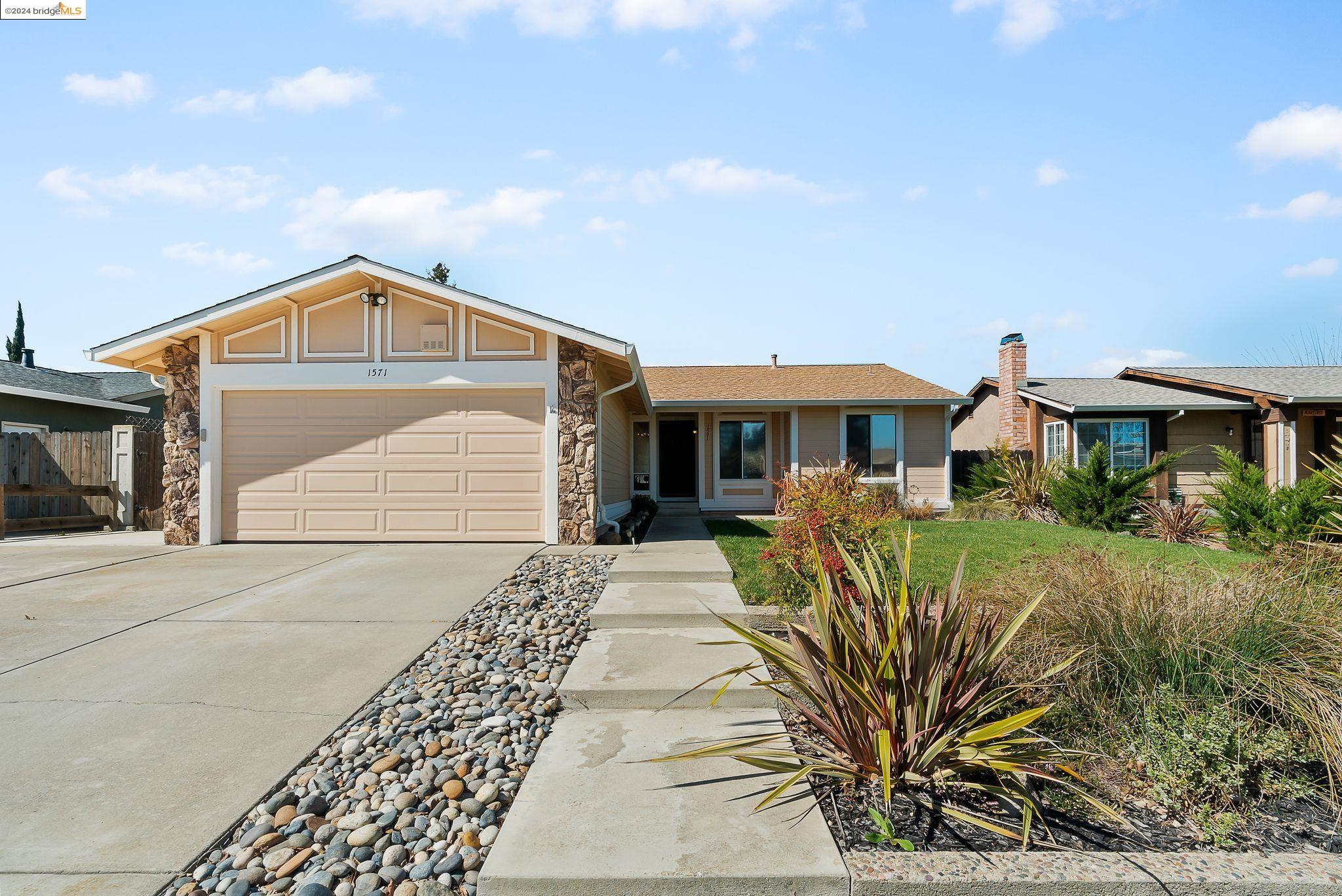 1571 Gamay Cir