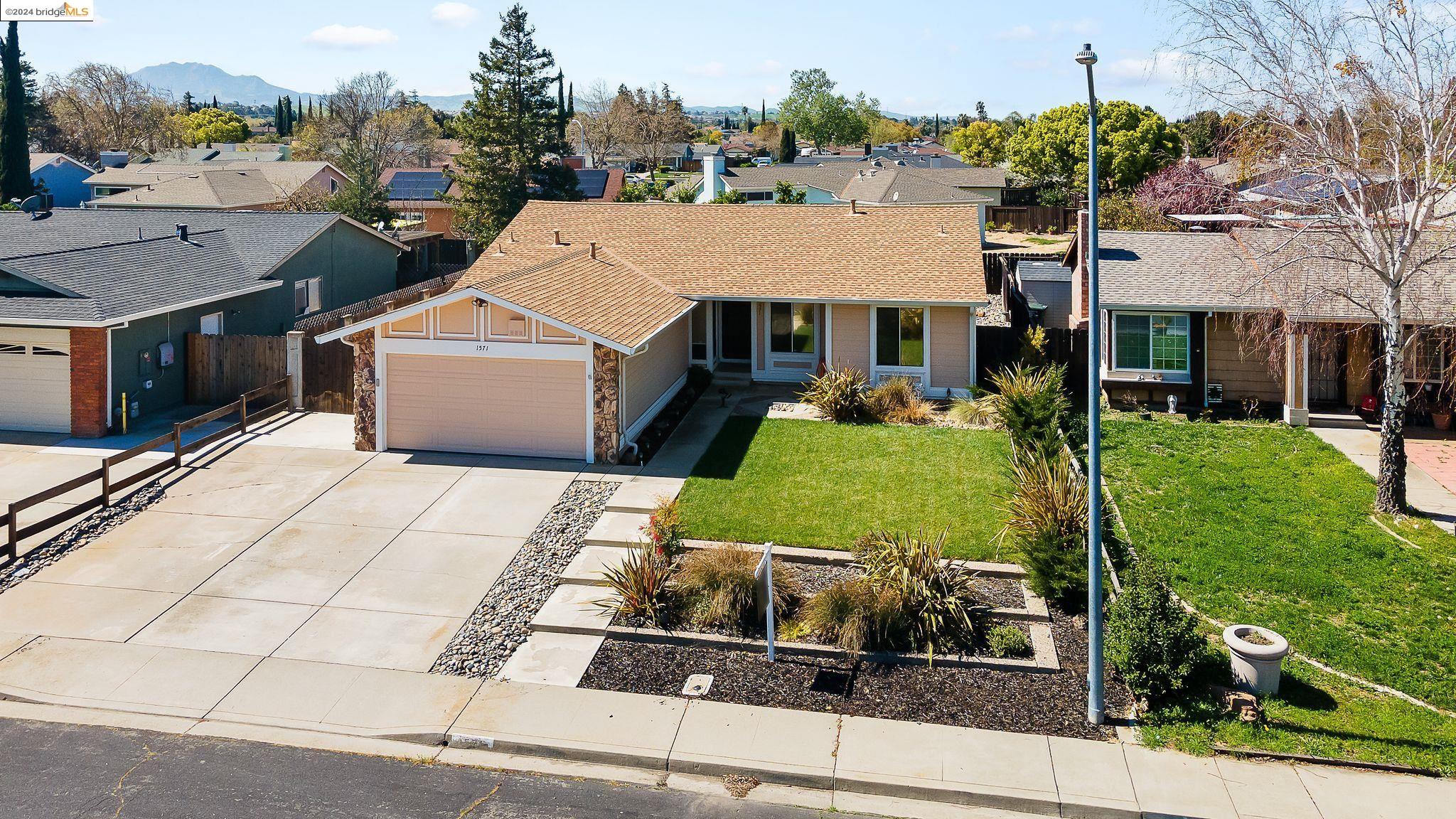 1571 Gamay Cir
