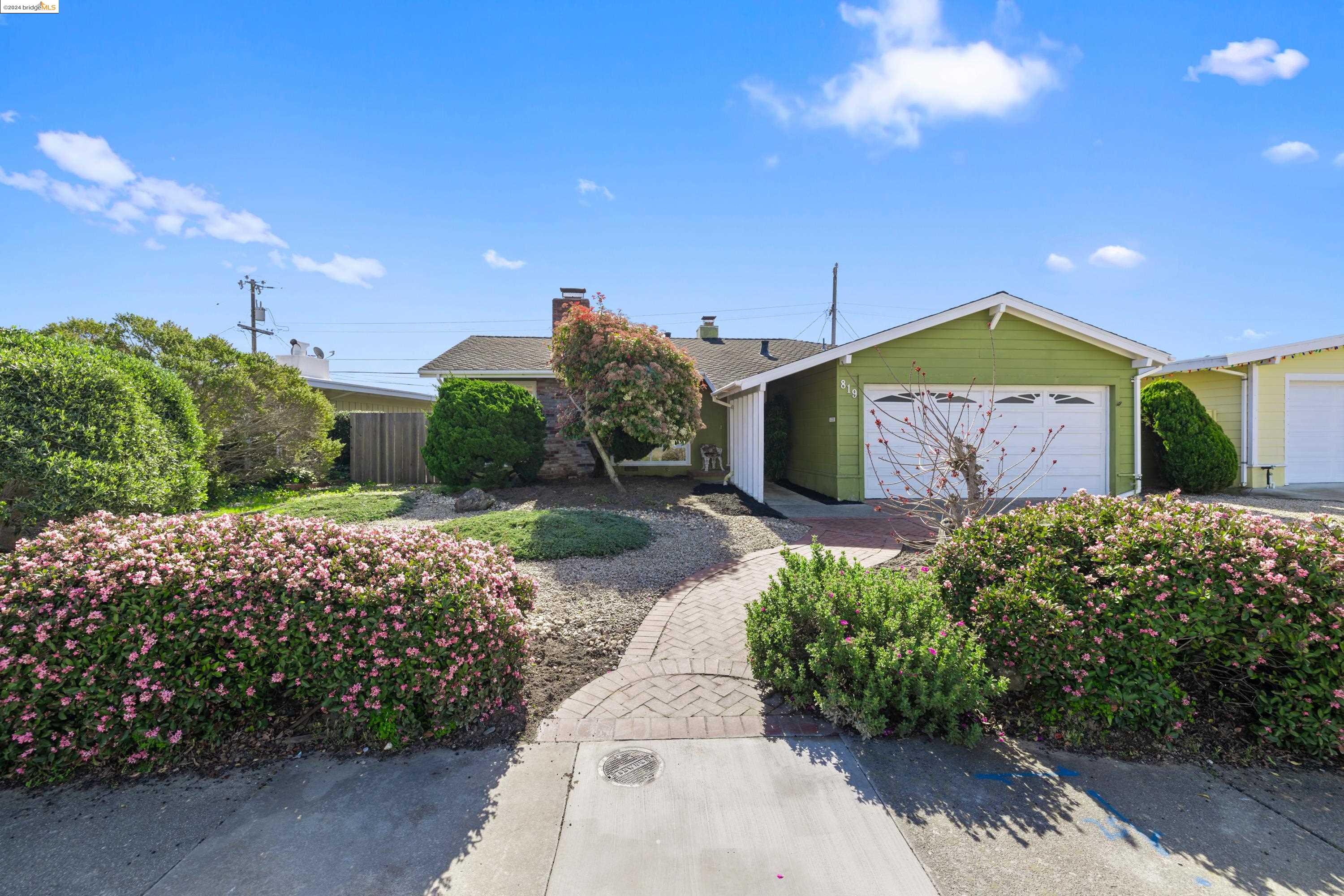 819 Robin Ln