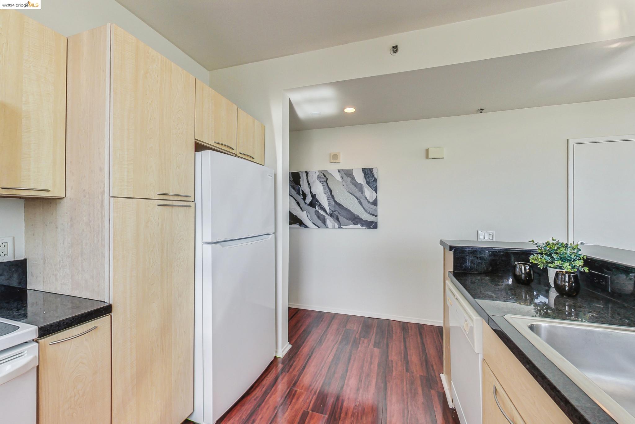 1 LAKESIDE DR # 503