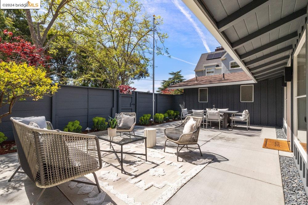 160 Dracena Ave